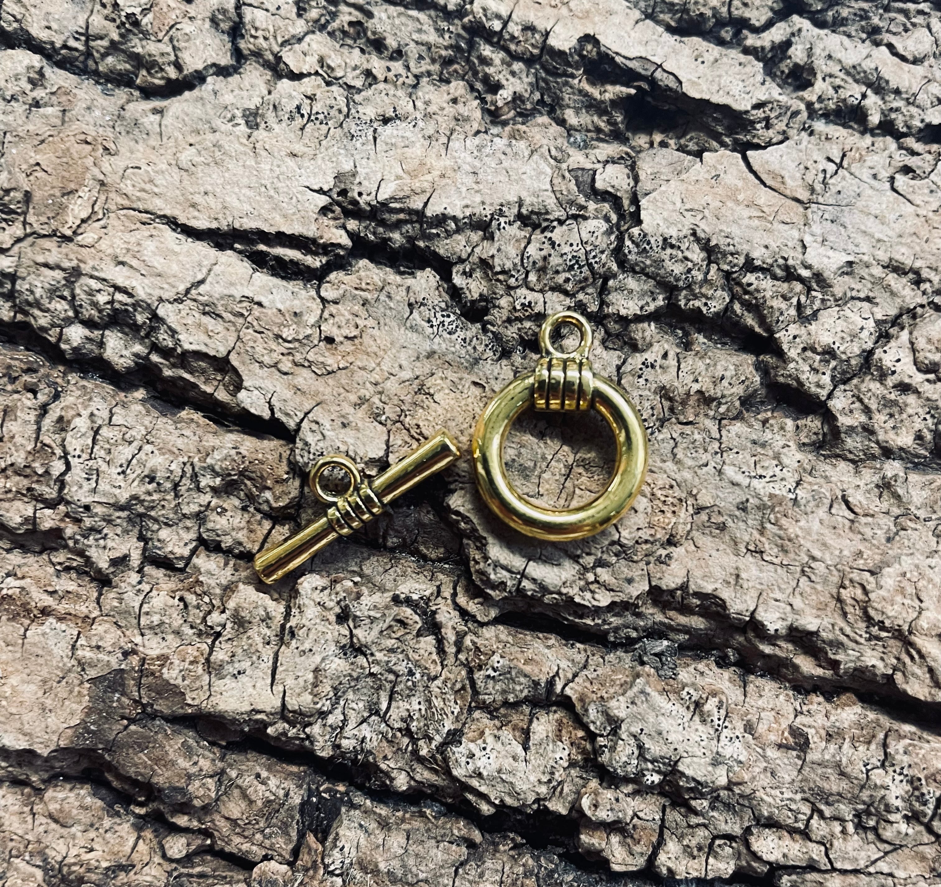 Fermoirs - T de style tibétain, or (à la pièce)