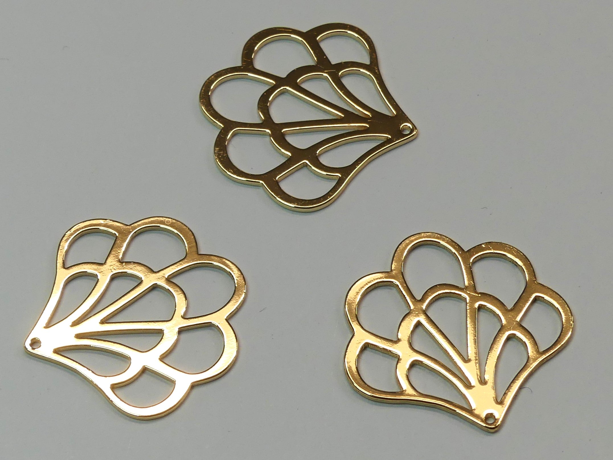 Breloque en laiton, eventail, plaqué or 18K (1 pce)