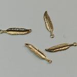 Pendentifs en laiton, plume, plaqué or 18K (1 pce)