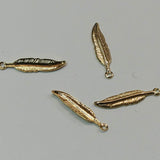 Pendentifs en laiton, plume, plaqué or 18K (1 pce)