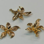 Pendentifs en laiton, fleur, plaqué or 18K (1 pce)