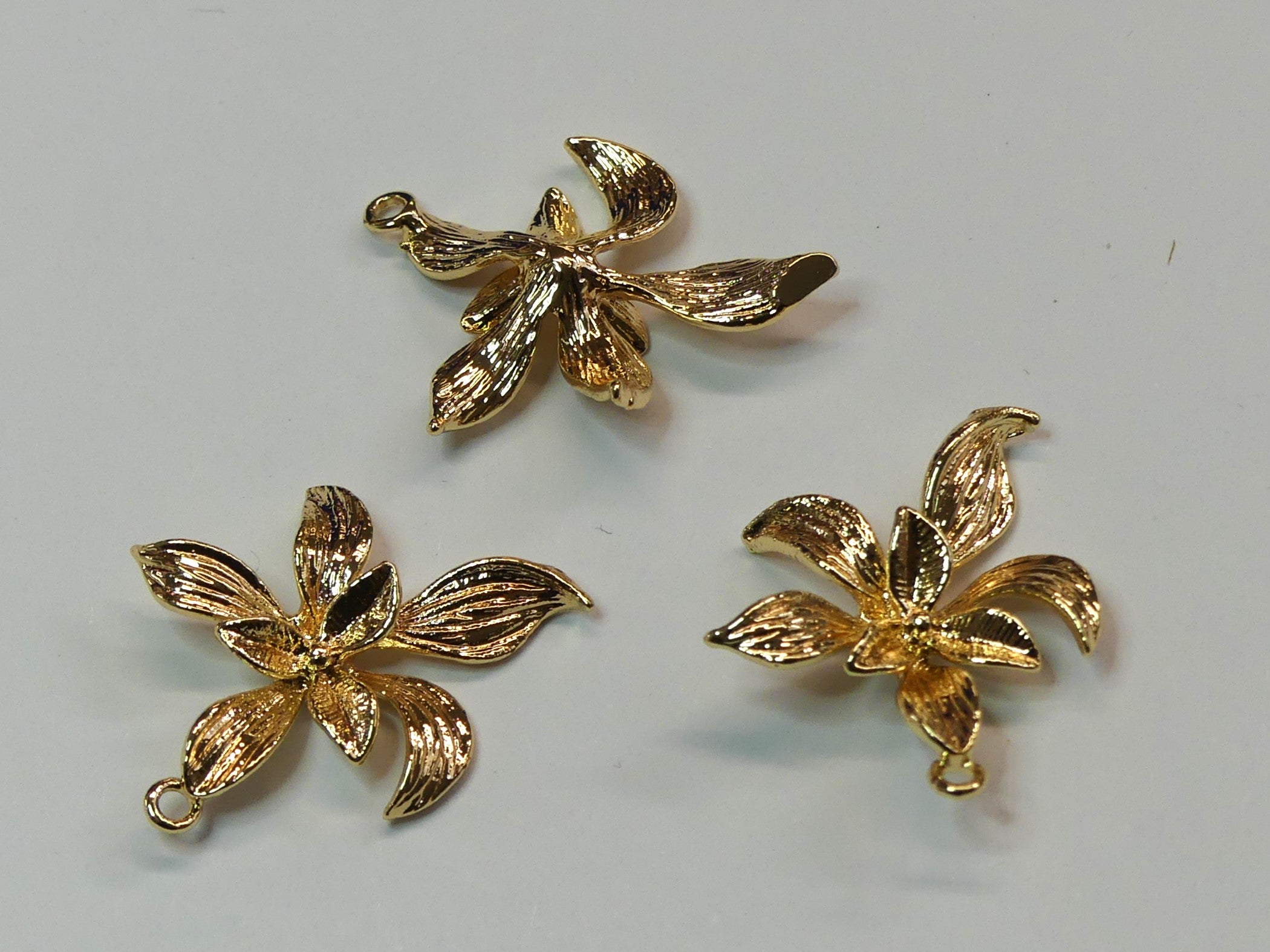 Pendentifs en laiton, fleur, plaqué or 18K (1 pce)