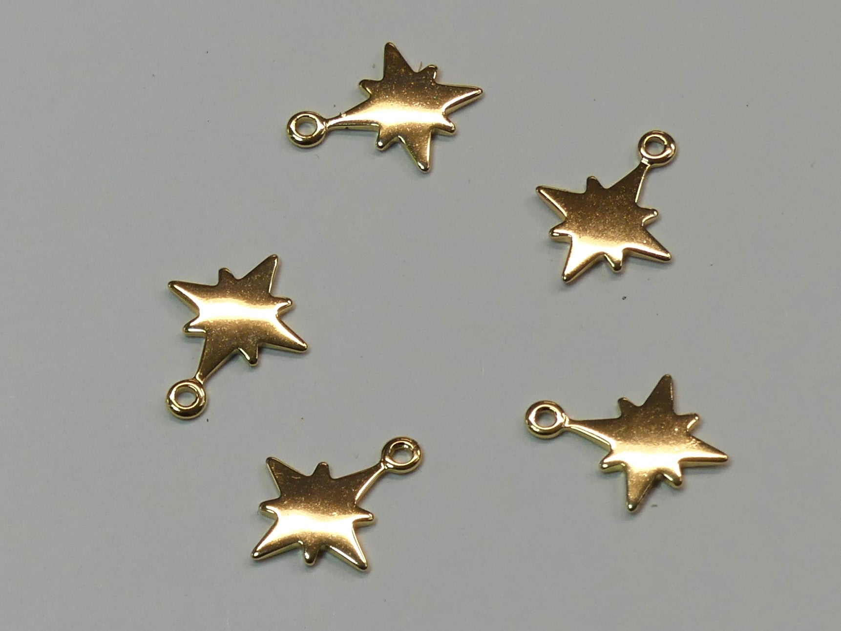 Breloque en laiton, étoile, plaqué or 18K (1pce)