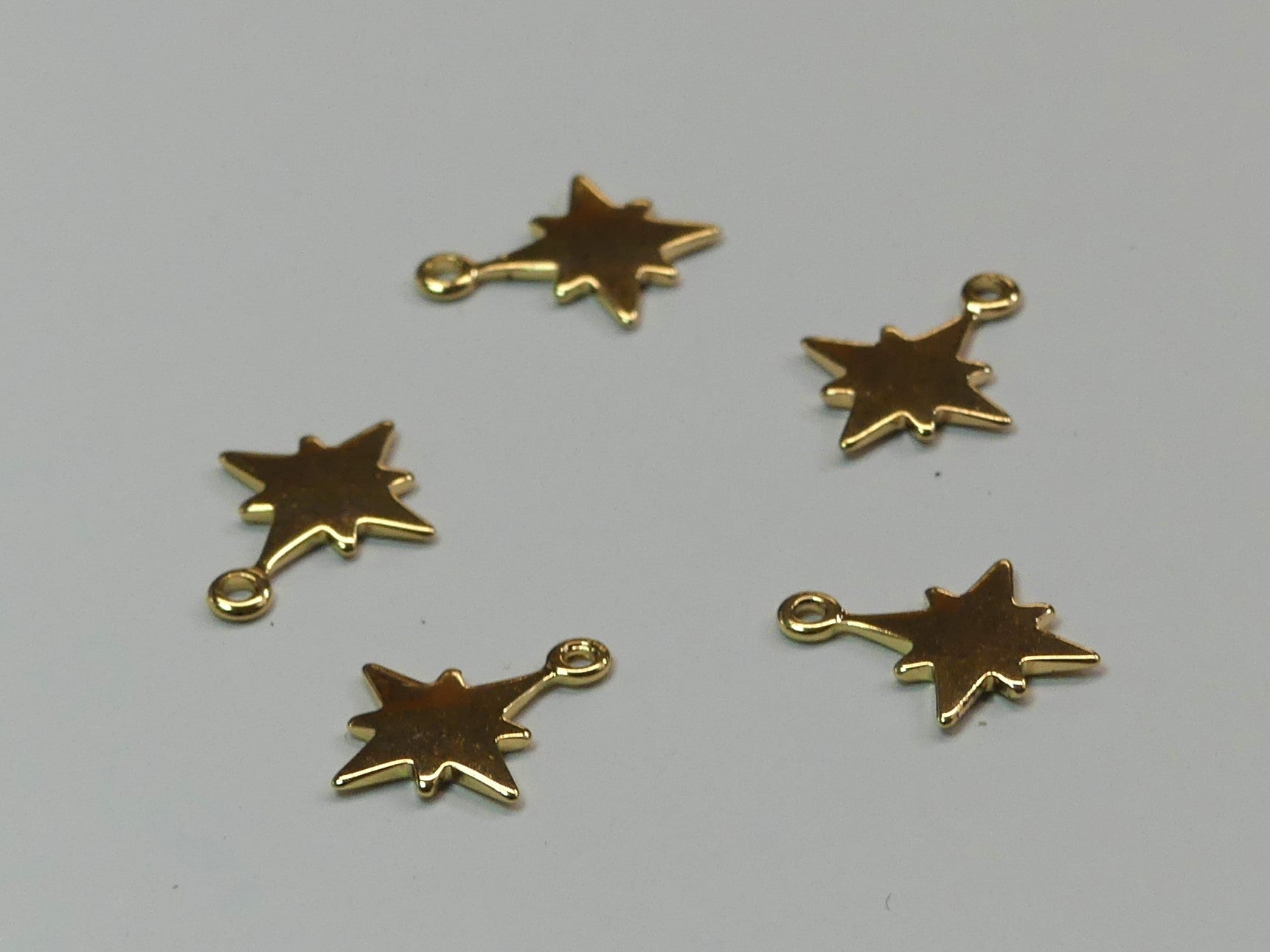 Breloque en laiton, étoile, plaqué or 18K (1pce)