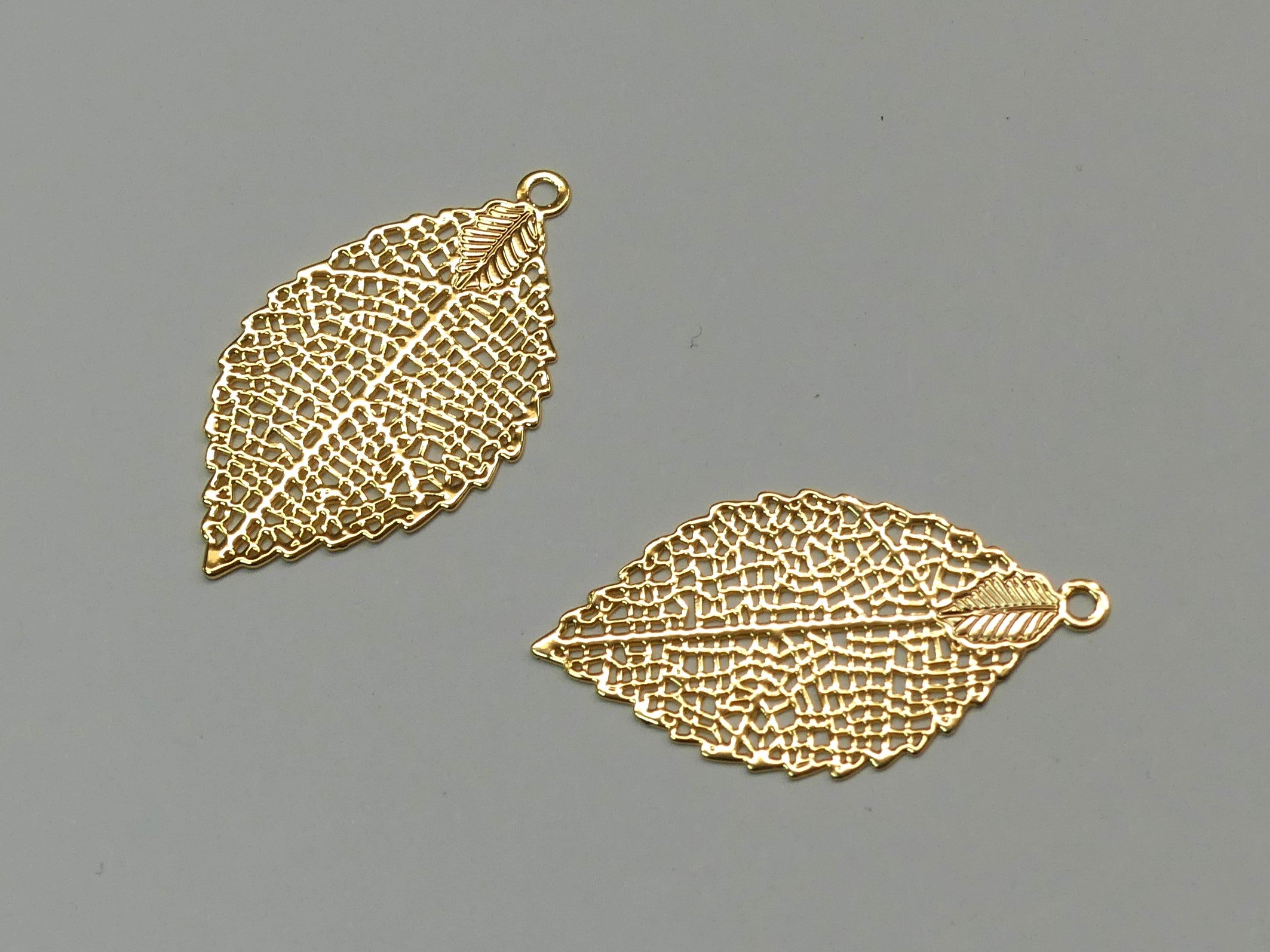 Pendentif en laiton, feuille filigrane, plaqué or 18K (1 pce)