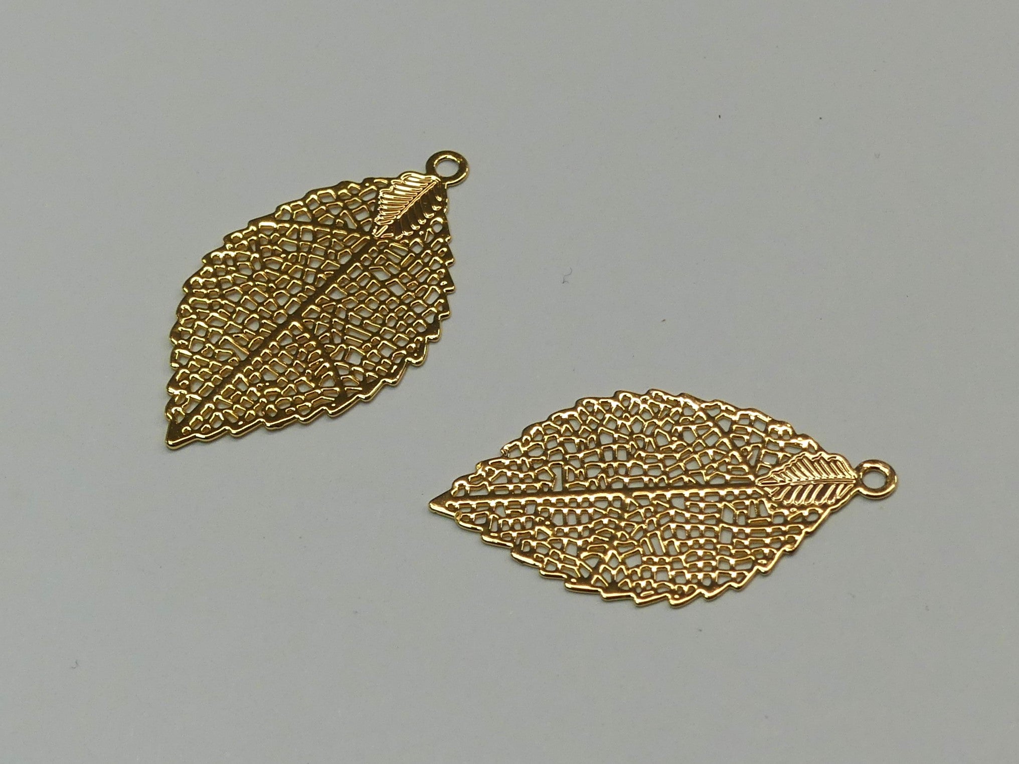 Pendentif en laiton, feuille filigrane, plaqué or 18K (1 pce)