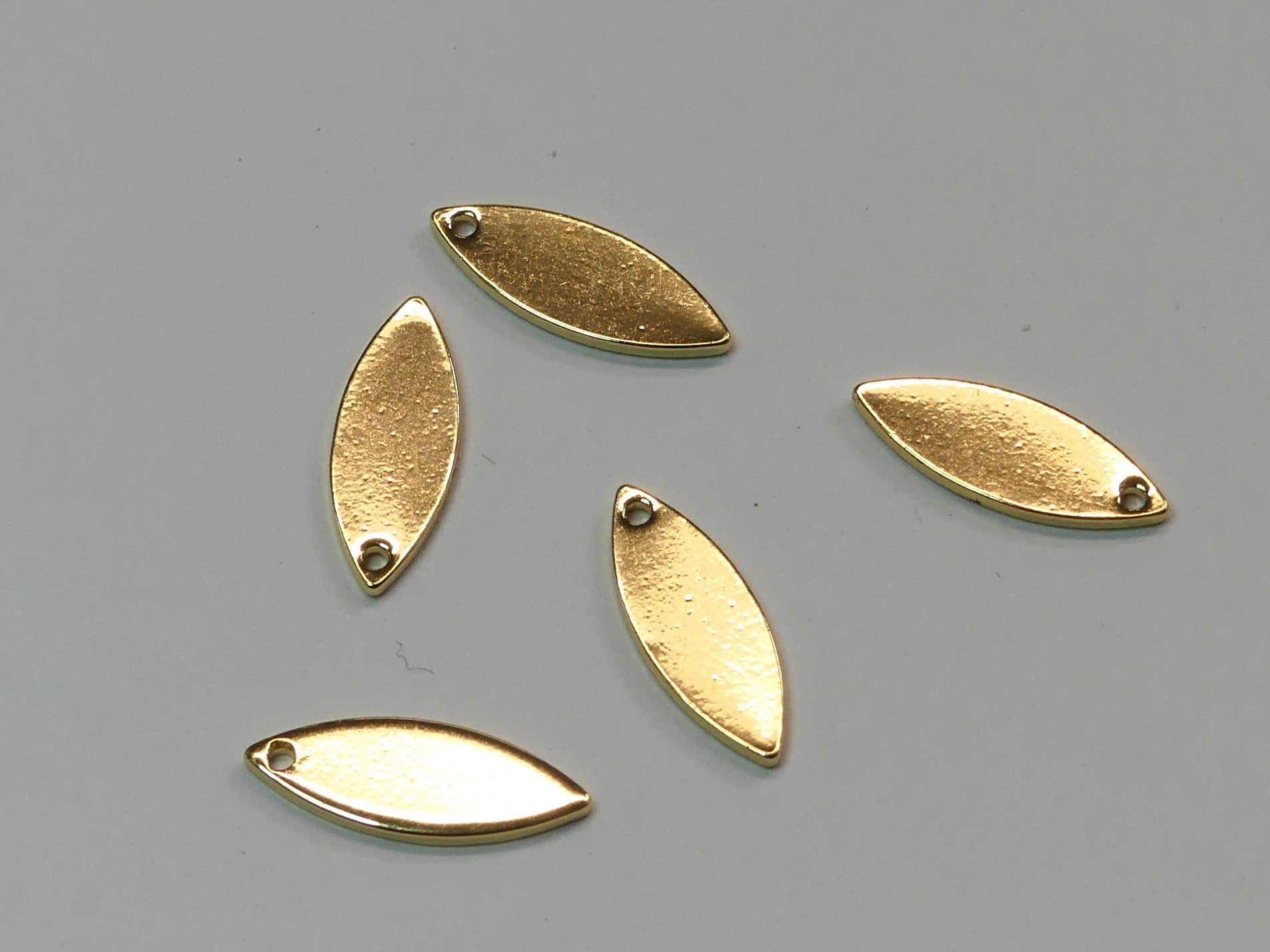 Pendentif en laiton, oeil de cheval, plaqué or 18K (1 pce)