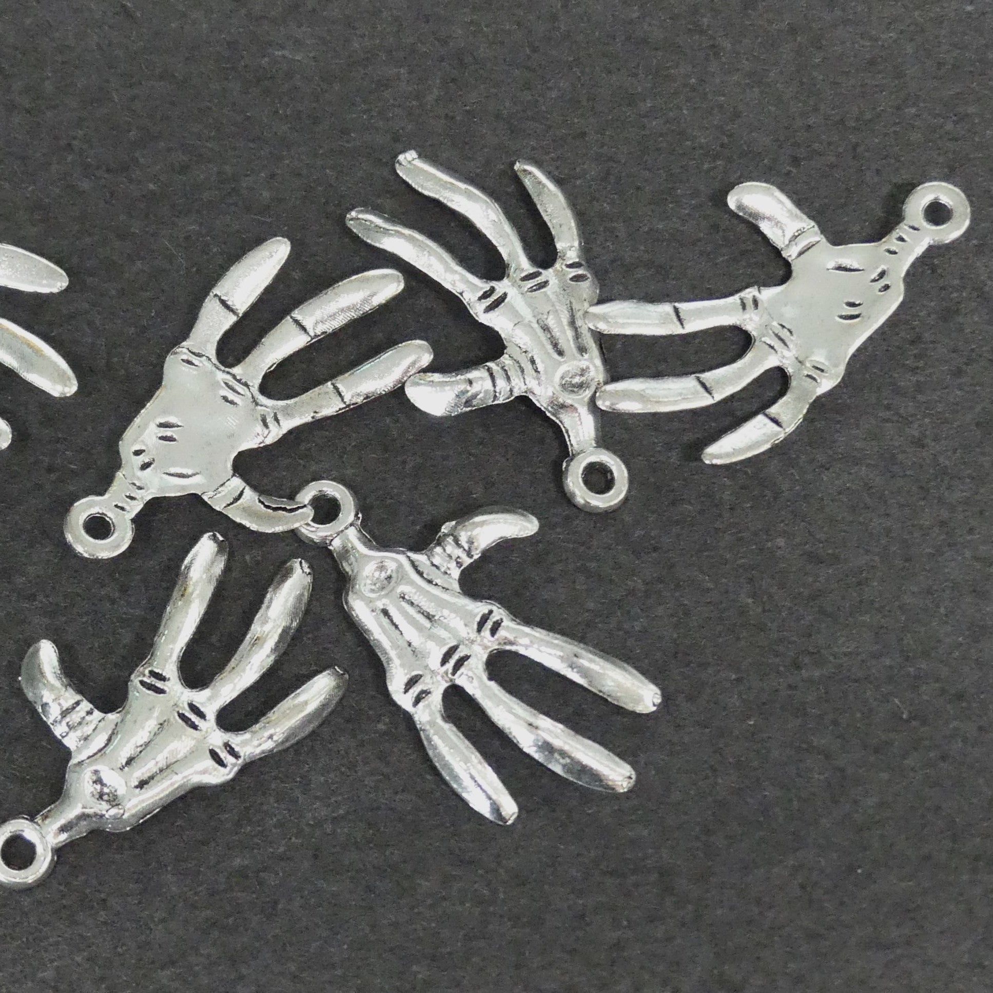 Pendentifs Halloween main squelette - Argent antique - 1 pièce