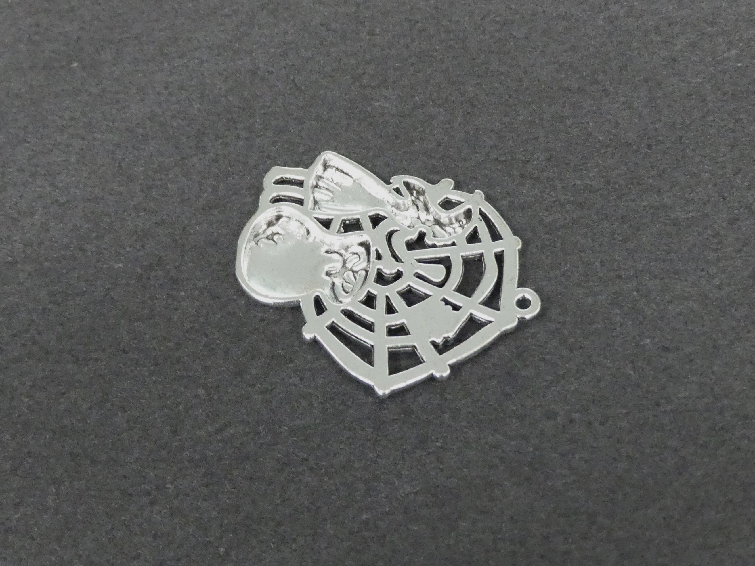 Pendentifs Halloween  "Toile d'araignée avec sorcière " - Argent antique - 1 pièce