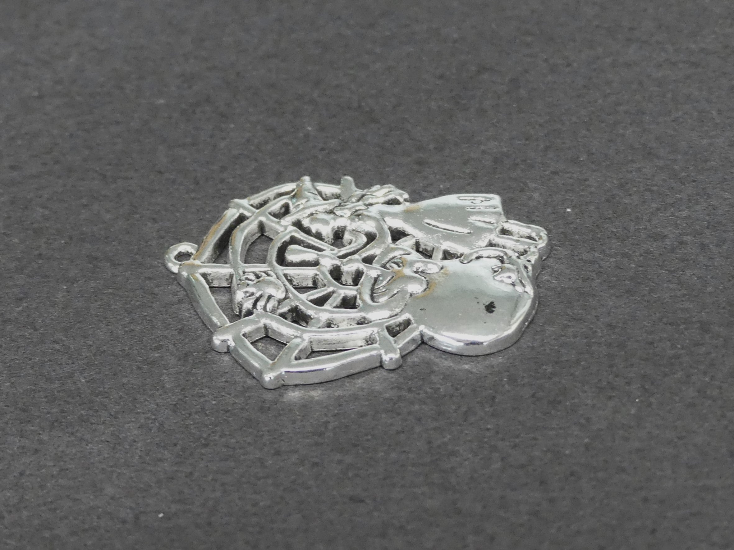 Pendentifs Halloween  "Toile d'araignée avec sorcière " - Argent antique - 1 pièce