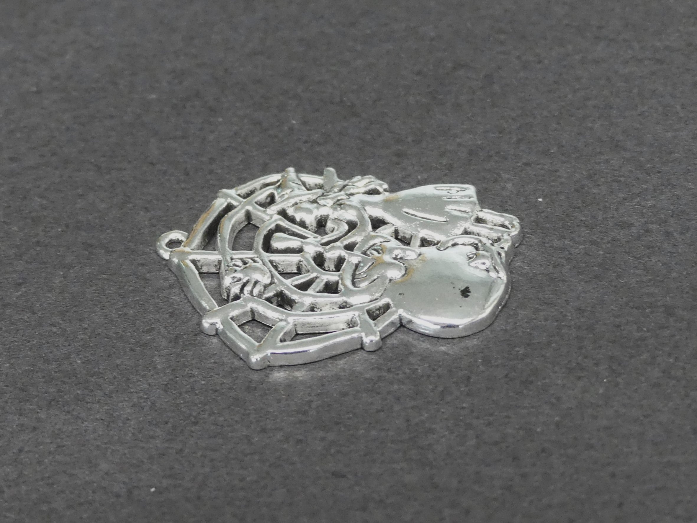 Pendentifs Halloween  "Toile d'araignée avec sorcière " - Argent antique - 1 pièce