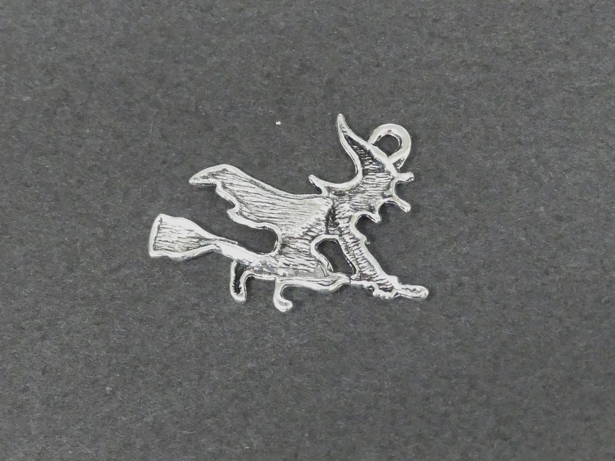 Pendentifs Halloween  "Sorcière " - Argent antique - 1 pièce