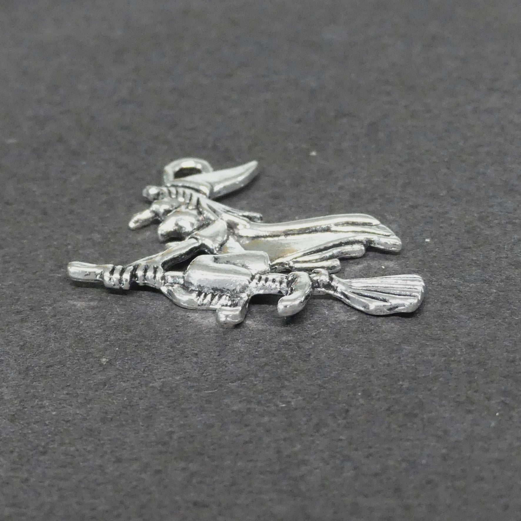 Pendentifs Halloween  "Sorcière " - Argent antique - 1 pièce
