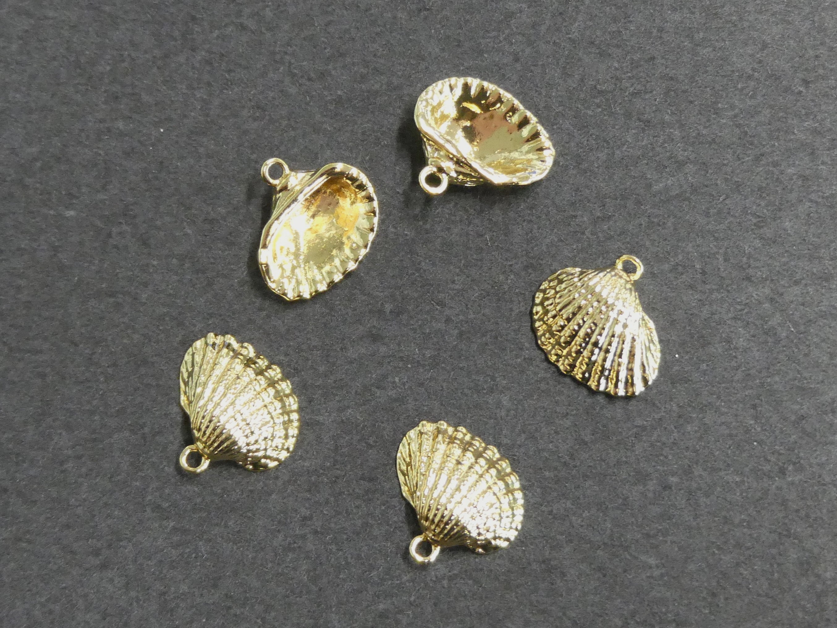 Breloque, coquille, plaqué or 18k (1 Pce)