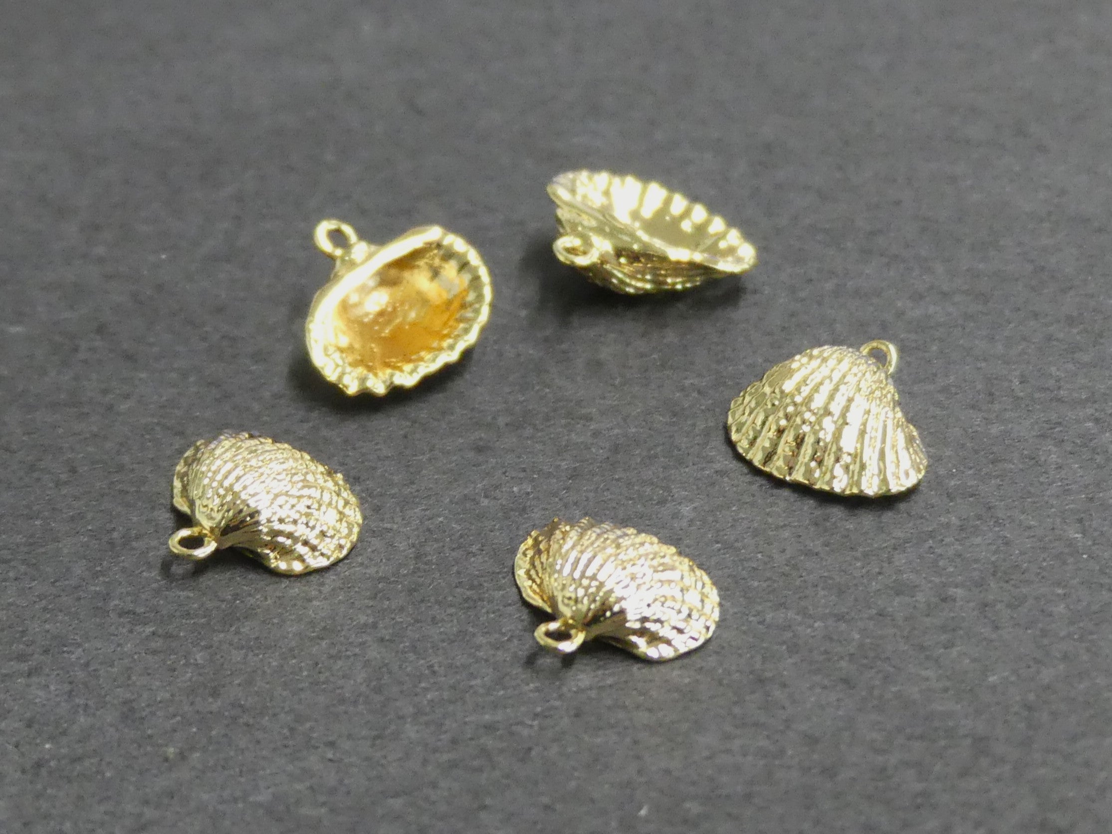 Breloque, coquille, plaqué or 18k (1 Pce)