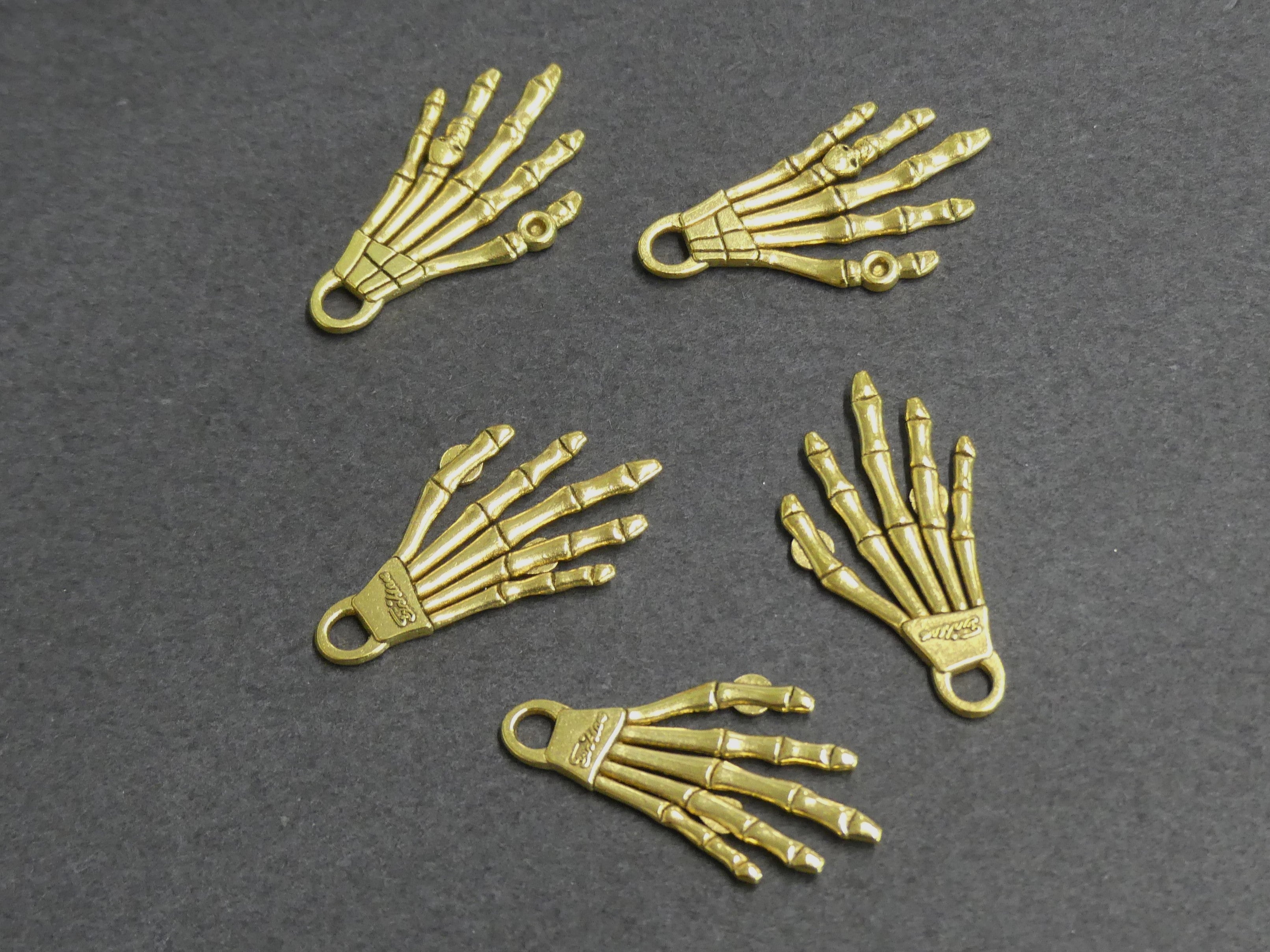 Pendentif main pour l'Halloween - Sans cadmium et sans plomb - (1 pce)