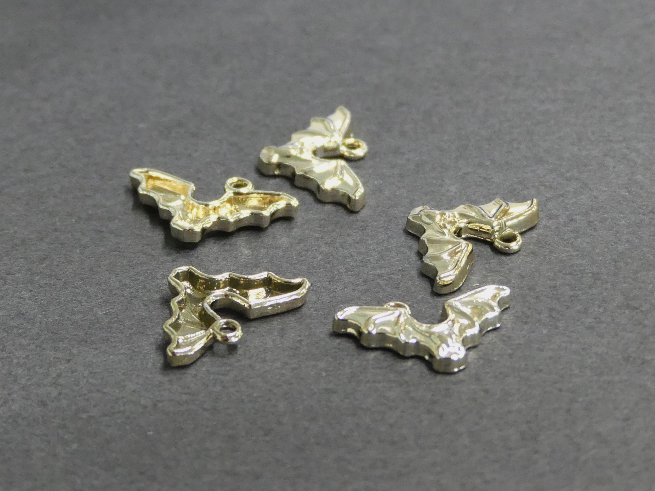 Pendentifs "chauves-souris "  en alliage  - Or Clair - 1pièce