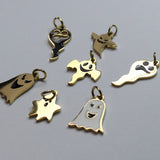 Boîte de  7 pendentifs fantômes d'halloween  - plaqué or 14k  -  1 boîte/ 7 pces