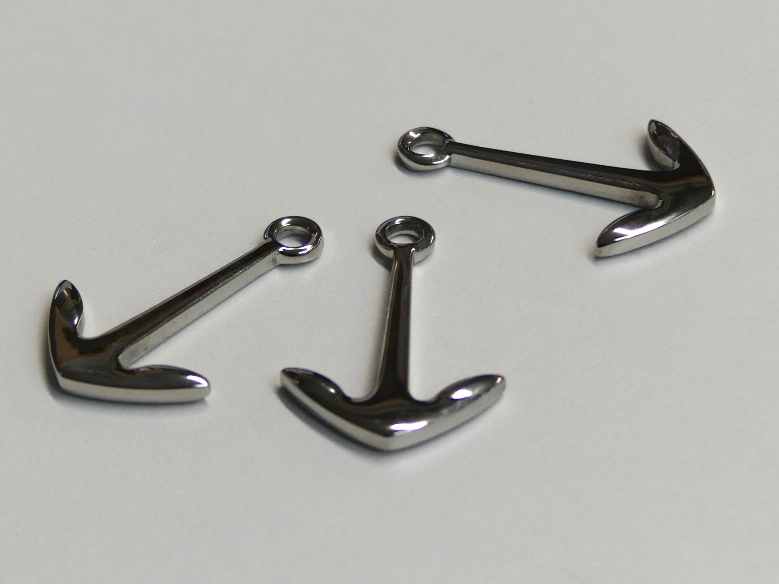 Pendentif en acier inoxydable, ancre, couleur métallisé (1 pce)