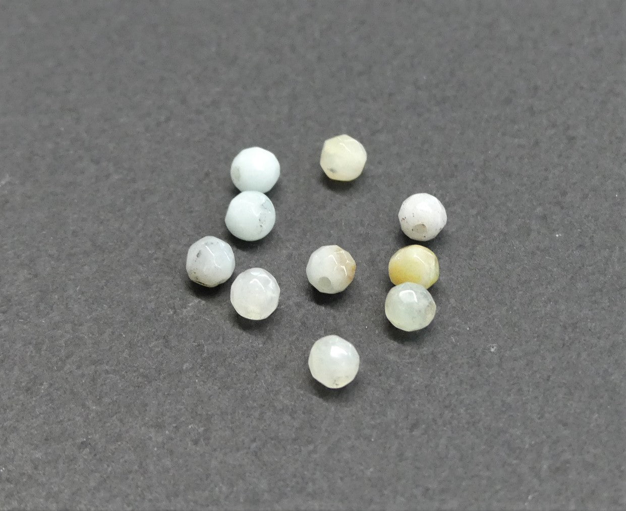 Perles d' Amazonite de Fleur naturel, rondes et taillées à facettes - 10 pièces
