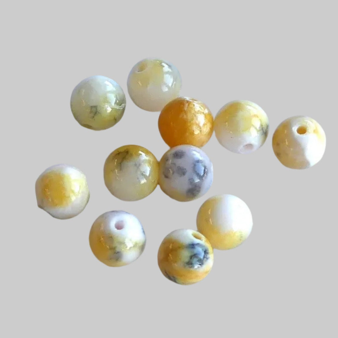 Ronde 8 - Jade blanc naturel teinté verge d'or - (10 pces)