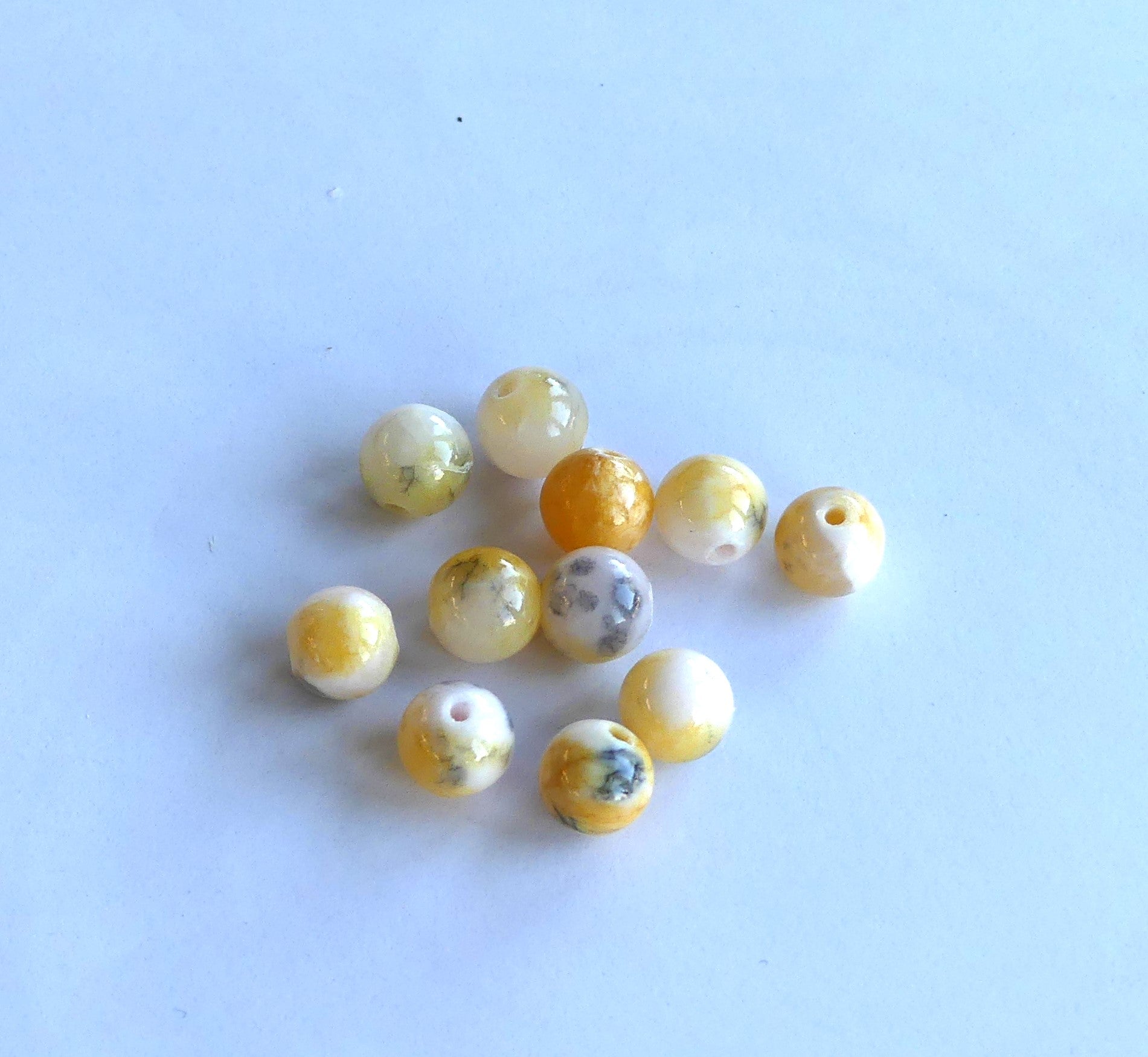 Ronde 8 - Jade blanc naturel teinté verge d'or - (10 pces)