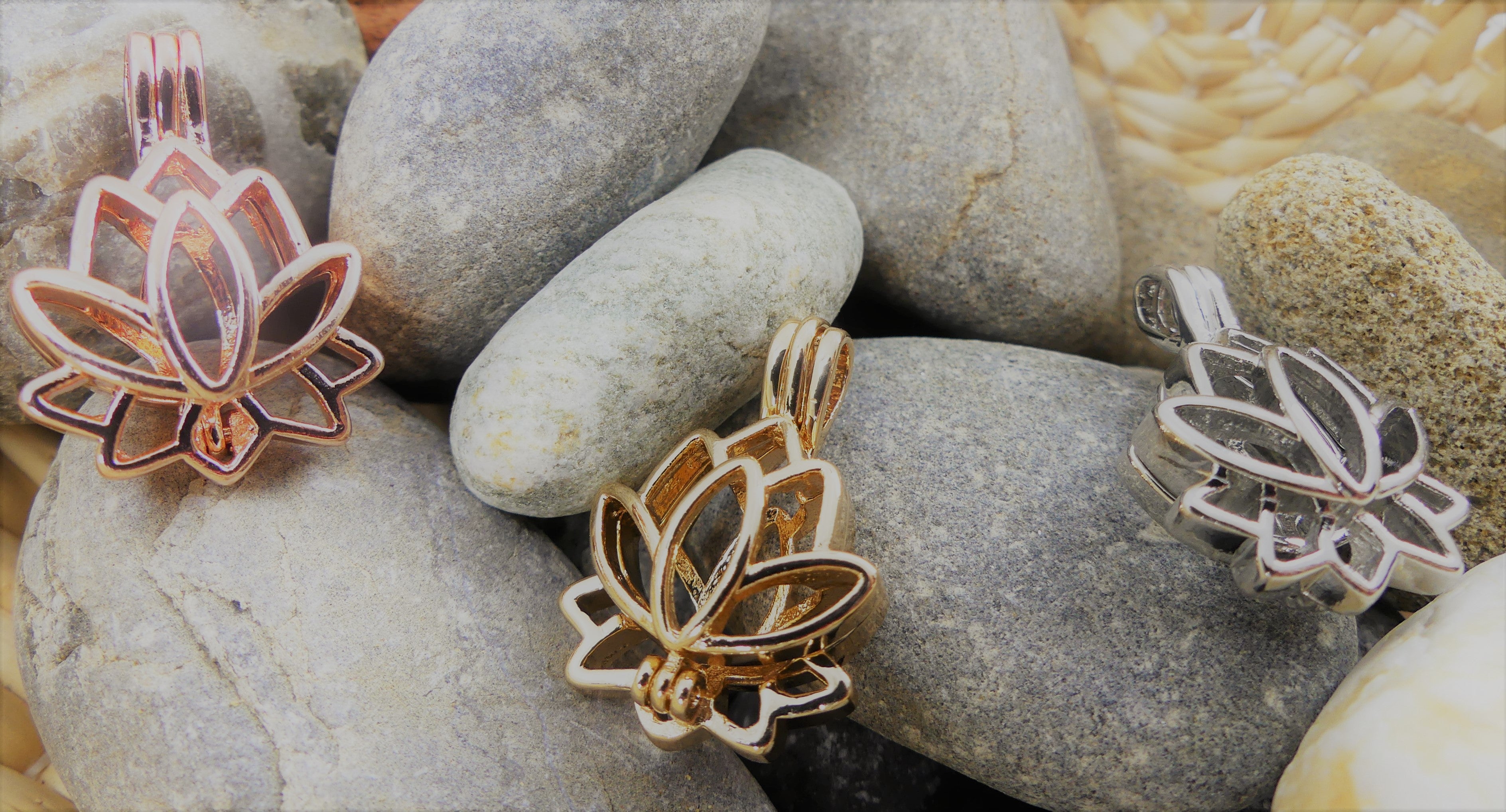 Pendentif - Lotus creux argenté (1 pce) 