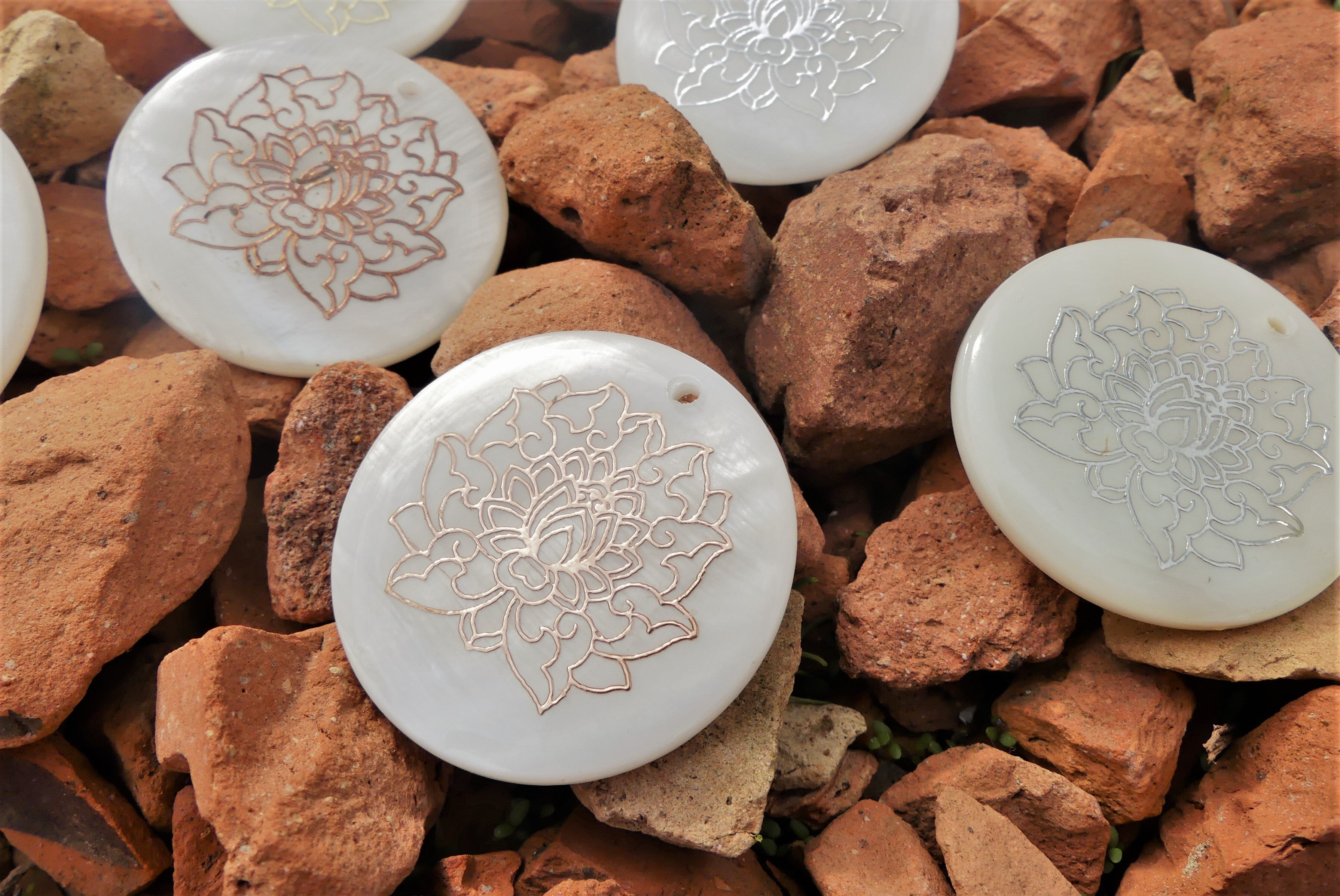 Pendentif - Lotus Eau douce motif rosé  (1 pce)