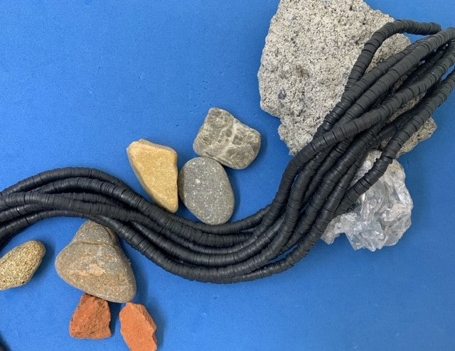 Perles Heishi - Noir  (5 g ~100 pces)