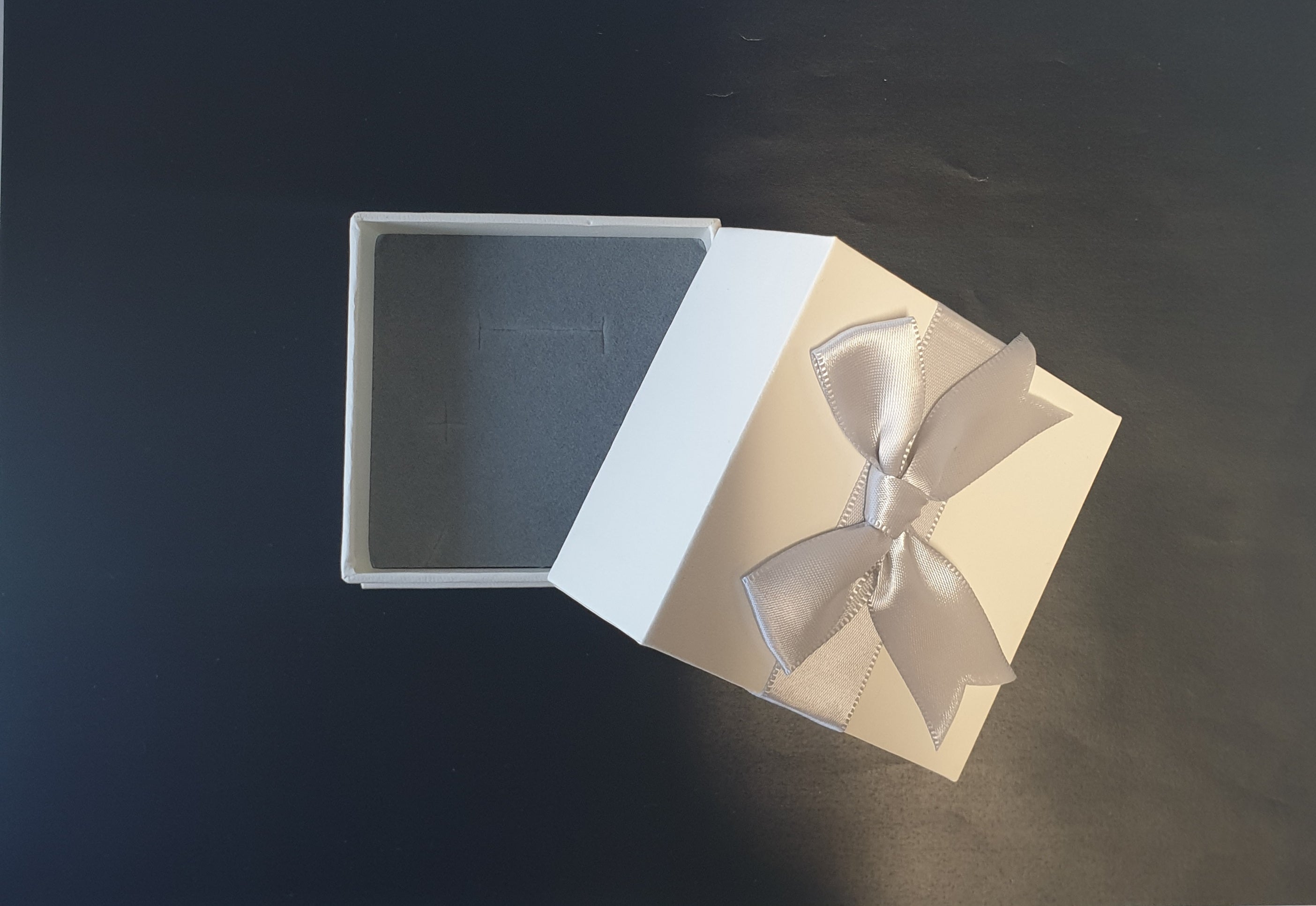 Boîte emballage cadeau nœud papillon blanc 7.6 x 7.6 x 4.3 cm