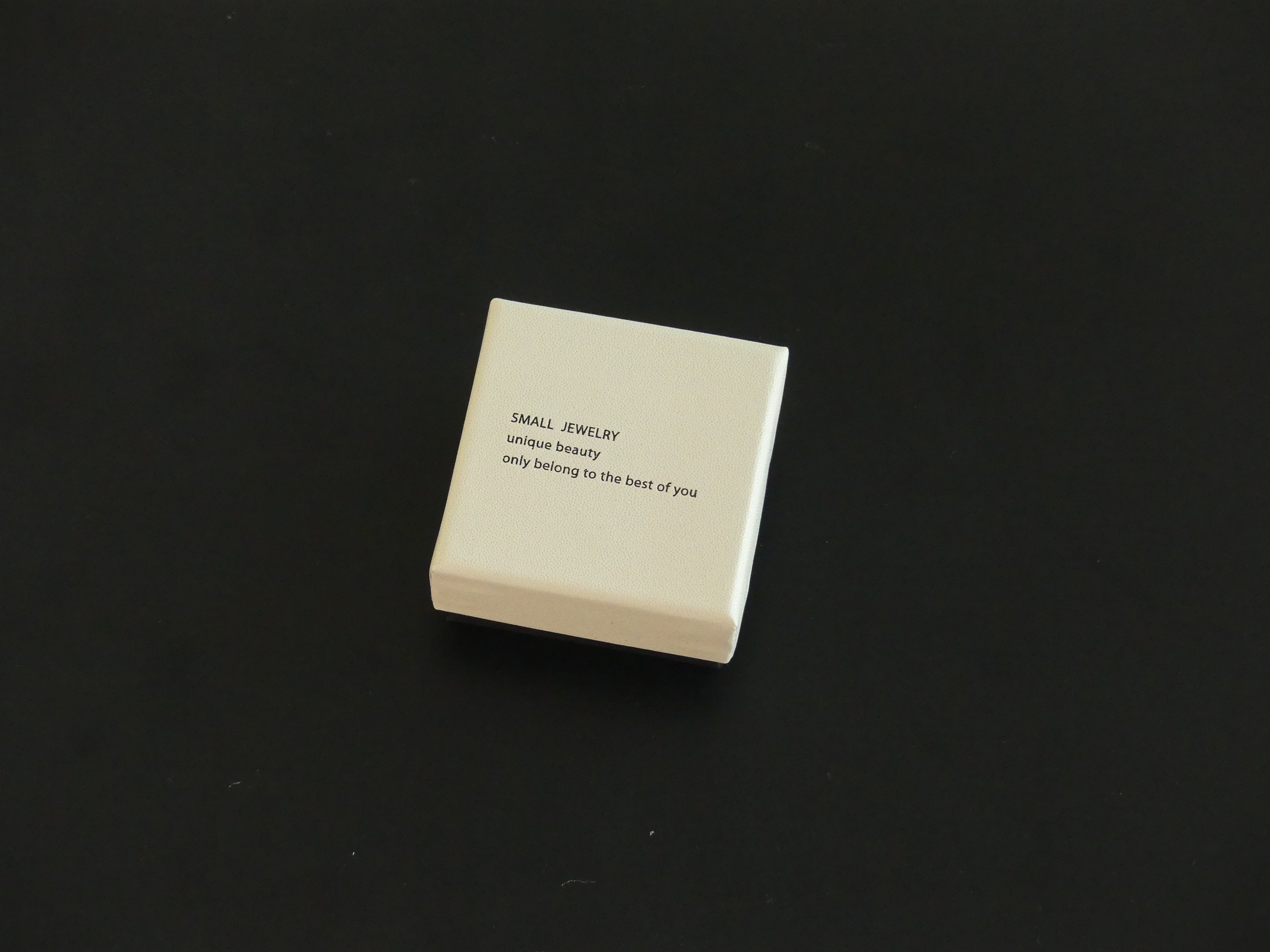 Boîte emballage cadeau blanc-noir 5 x 5 x 3.25 cm