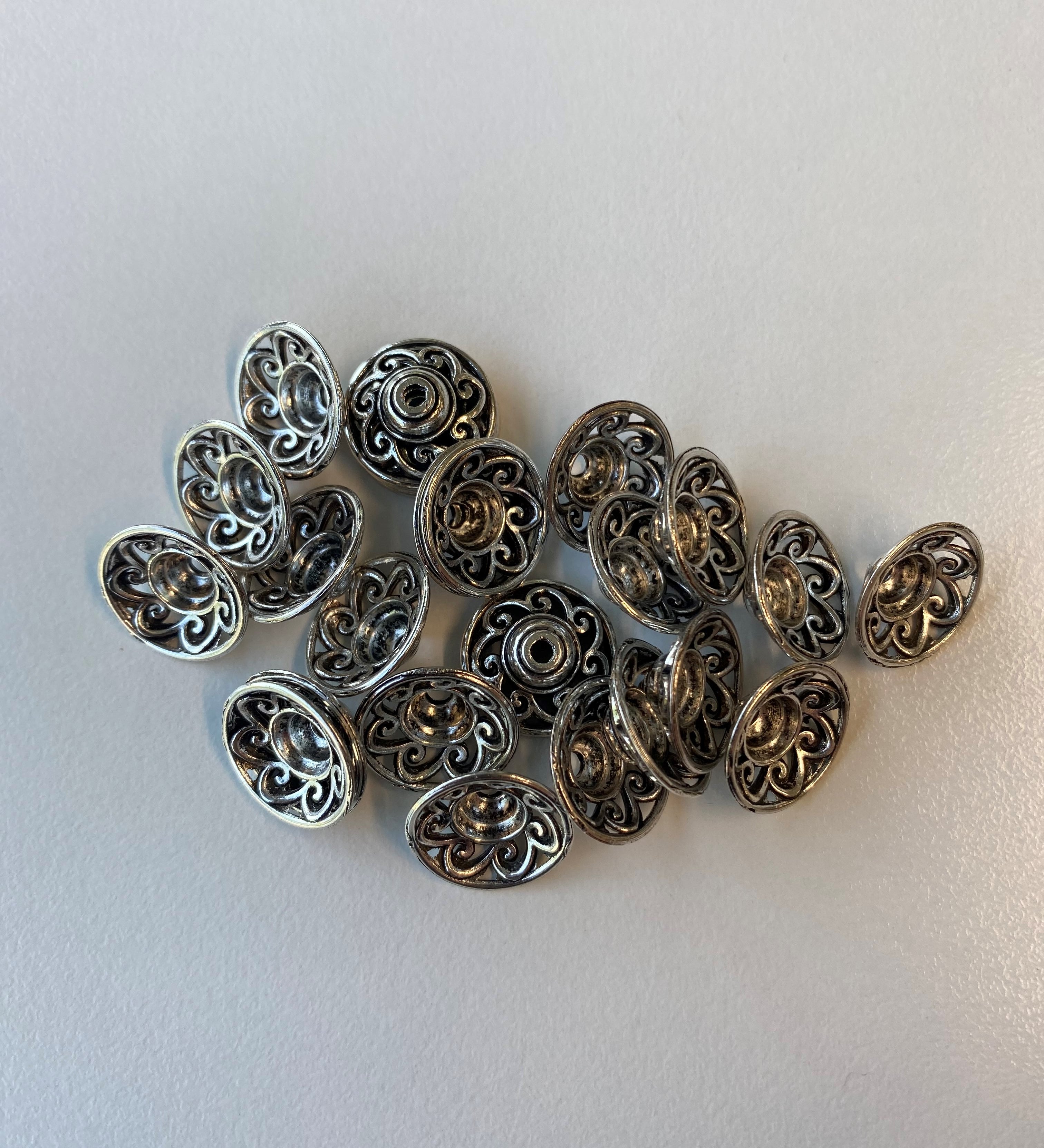 Grand couvre perle avec motif (6 pièces)