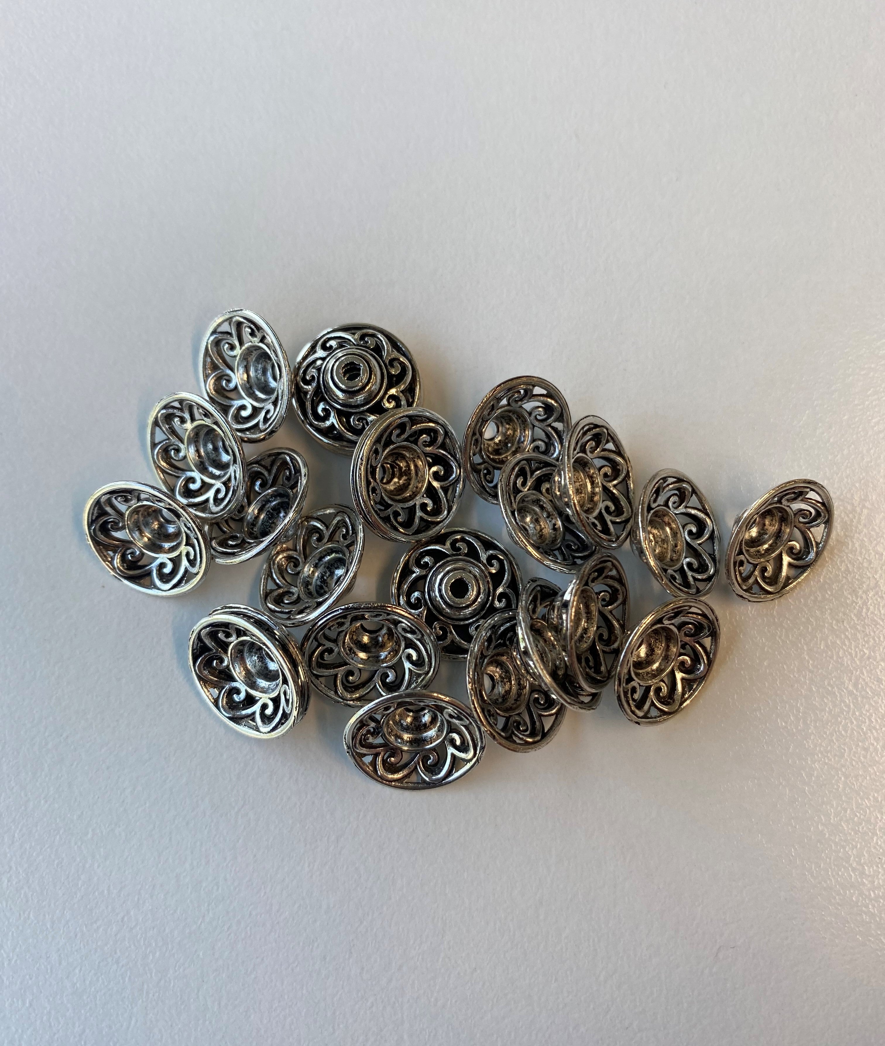 Grand couvre perle avec motif (6 pièces)