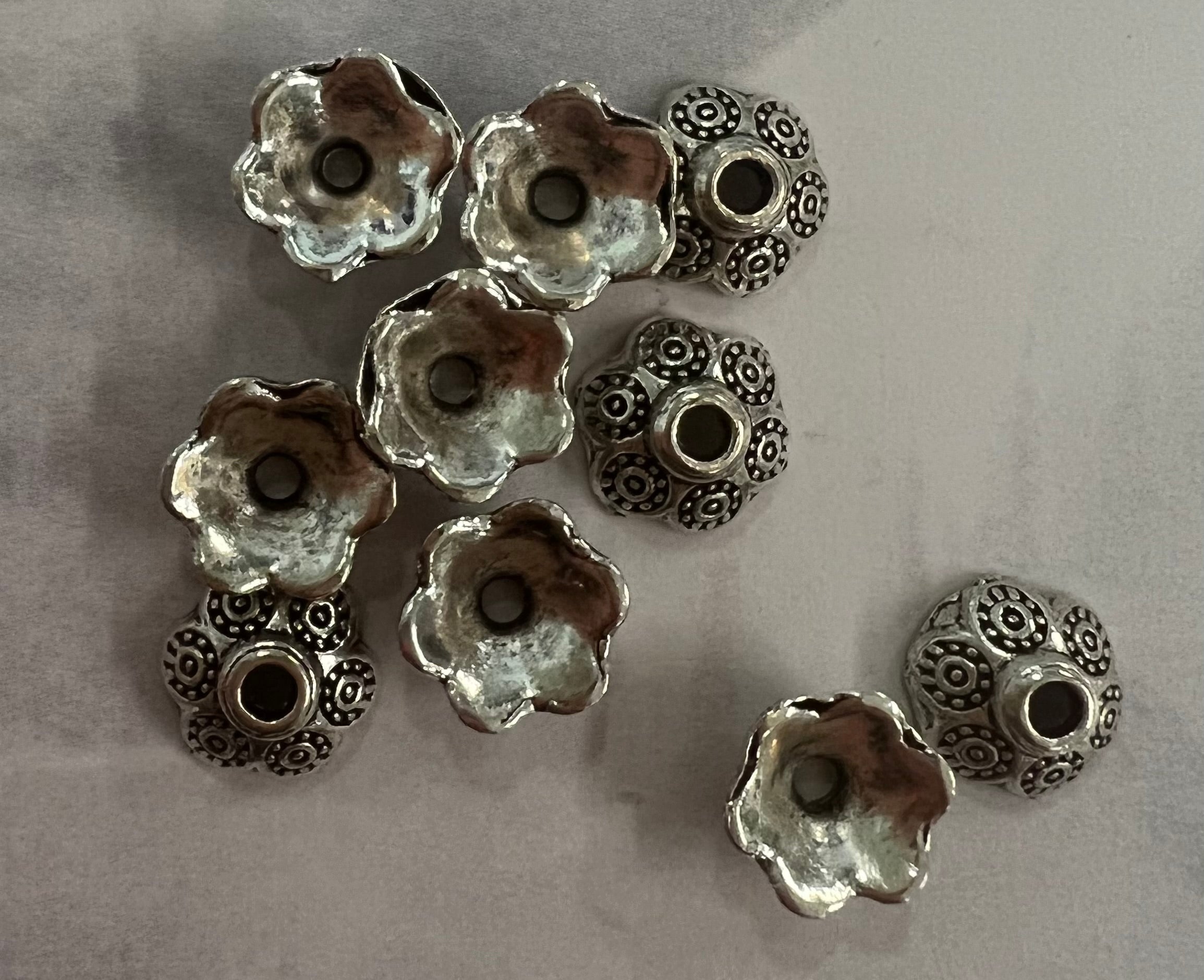 Couvre-Perle fleur tibétaine 8mm  (4 pces)