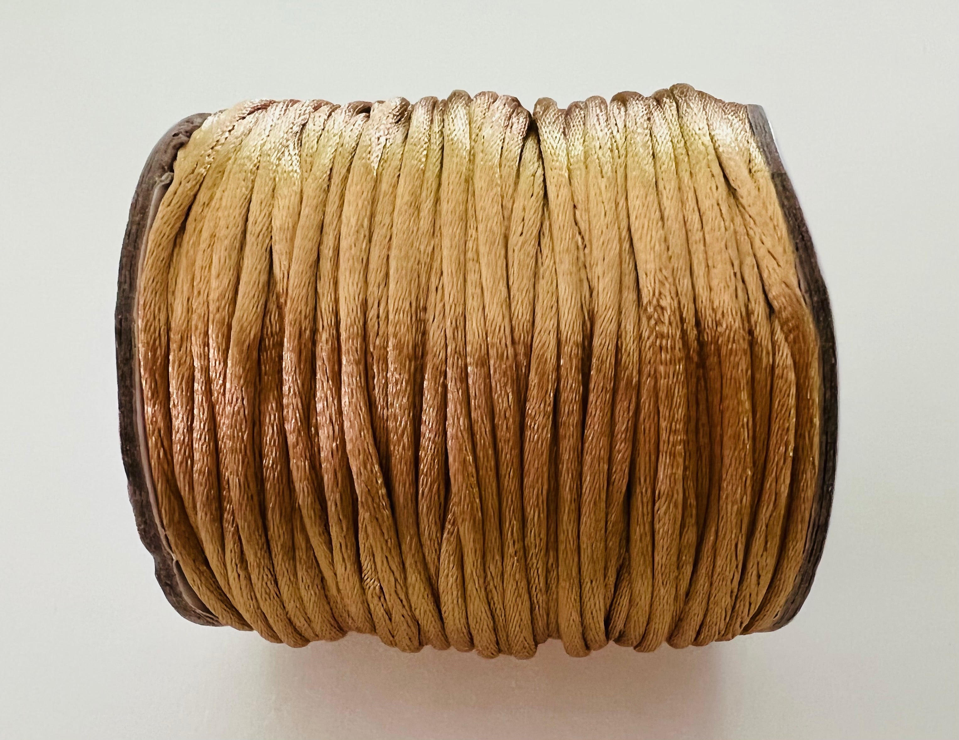 Cordon de Nylon - Doré 2 mm (au mètre)