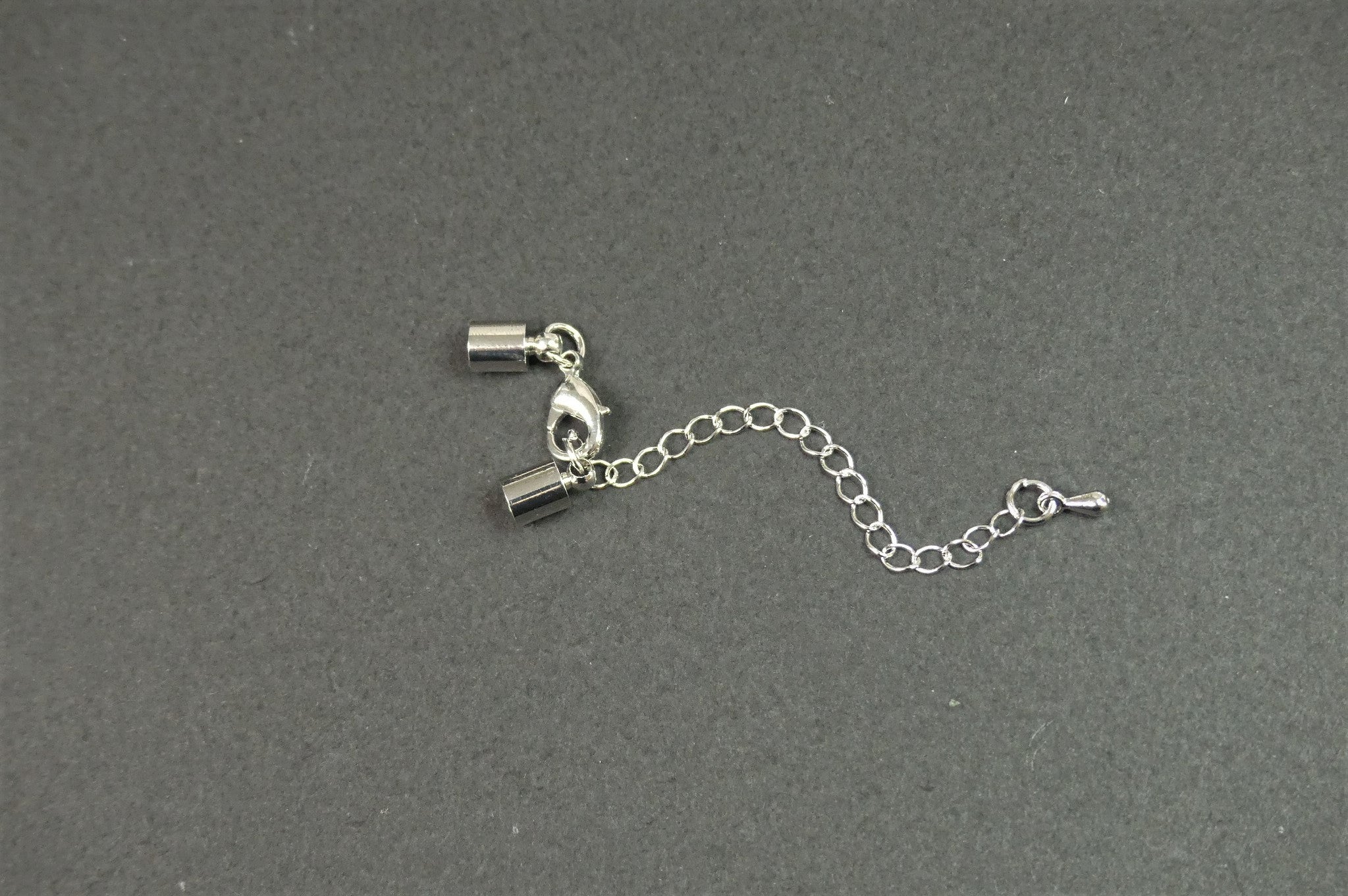 Rallonge de chaîne en fer, avec fermoirs mousqueton et embouts de cordon en laiton(Vendu par 1 pce)