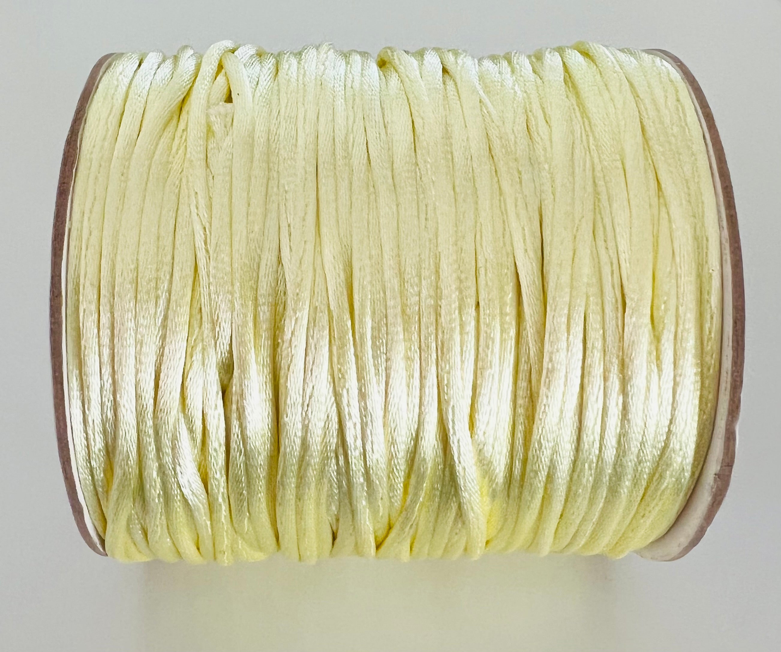 Cordon de Nylon - Jaune satin 2 mm (au mètre)