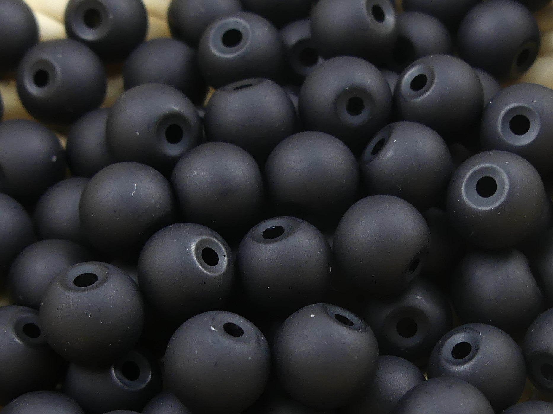 Perle de verre ronde givrée mate 8 - Noir  (10pces)