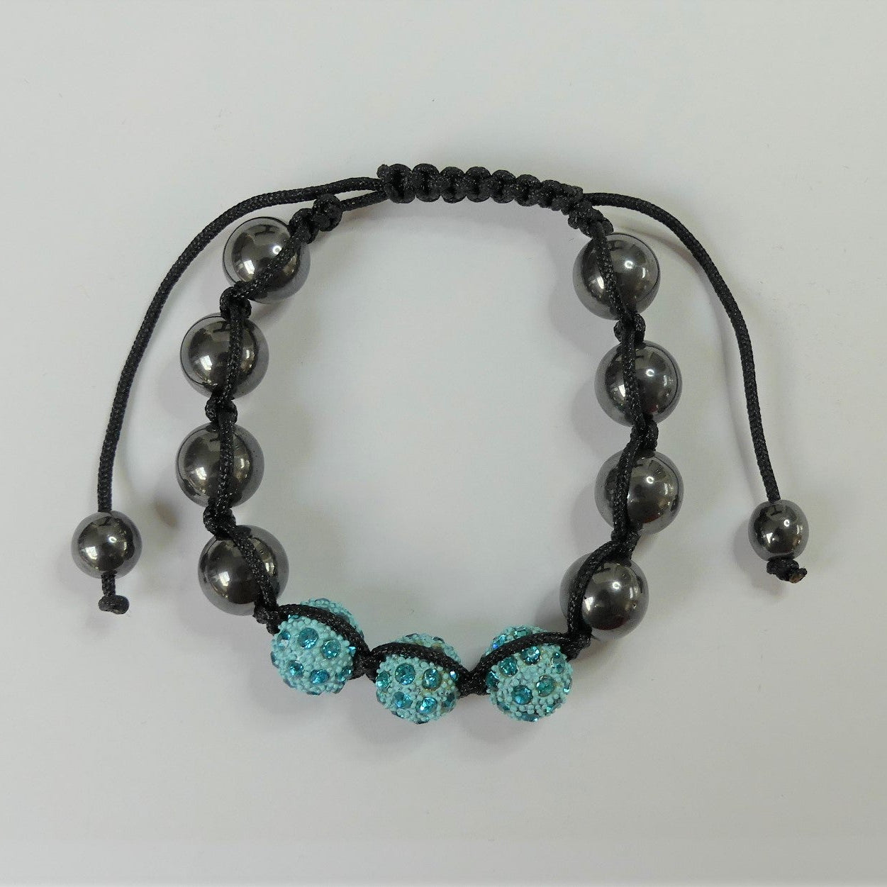 Bracelet avec perles en hématite synthétique et strass (1 pce)