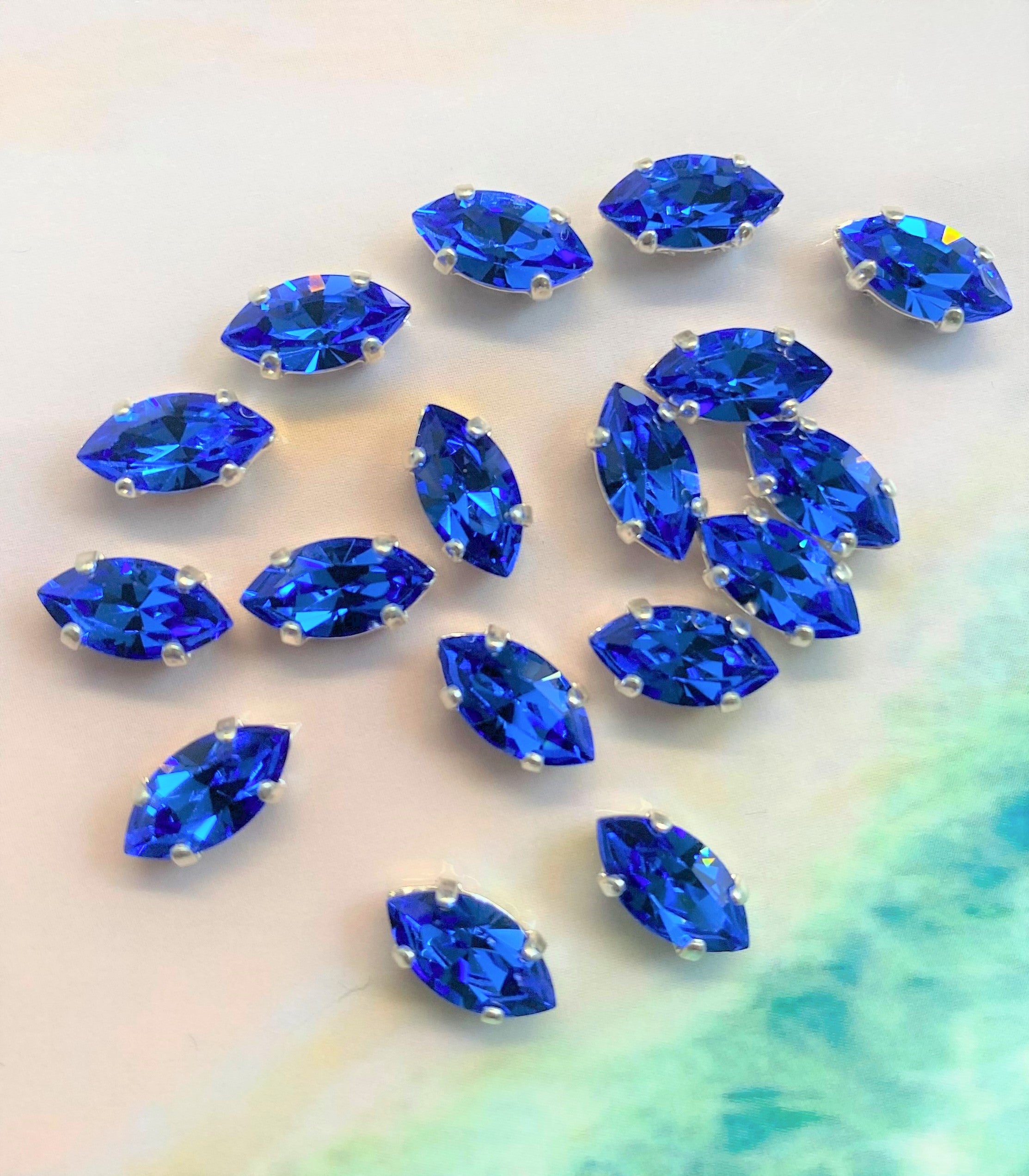 Navette montée 10 x 5 mm - Saphir  (1 pce)