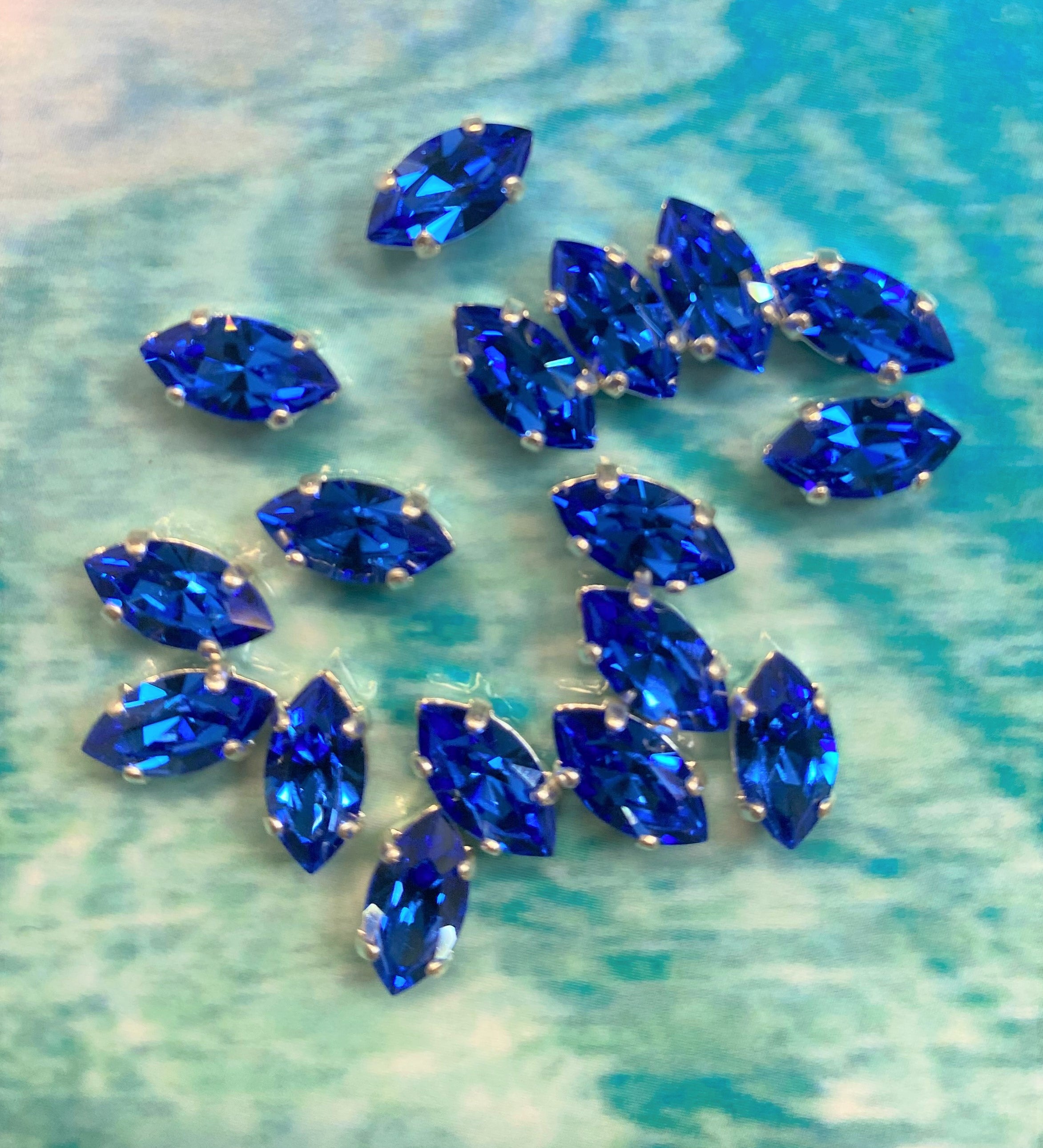 Navette montée 10 x 5 mm - Saphir  (1 pce)