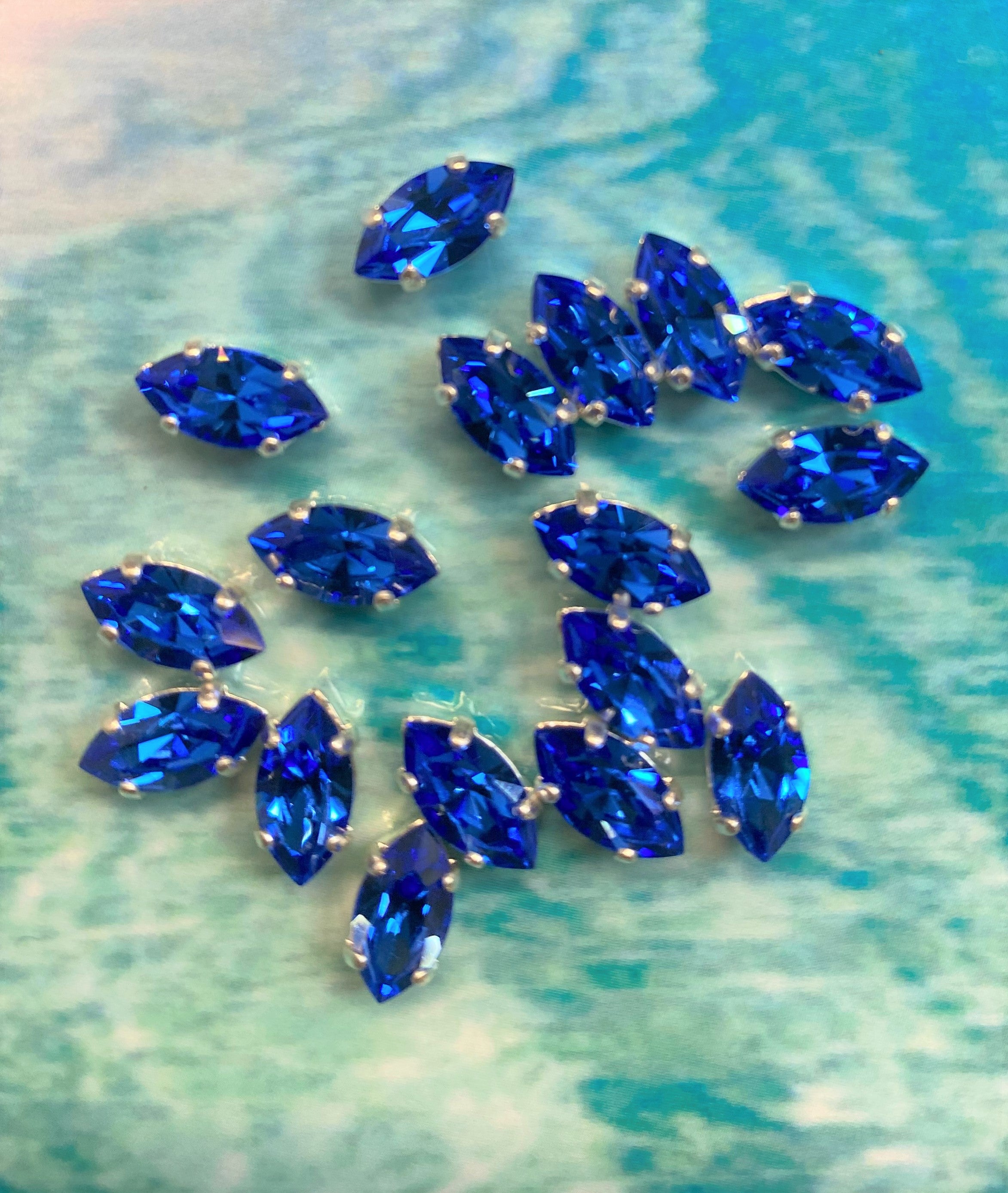 Navette montée 10 x 5 mm - Saphir  (1 pce)