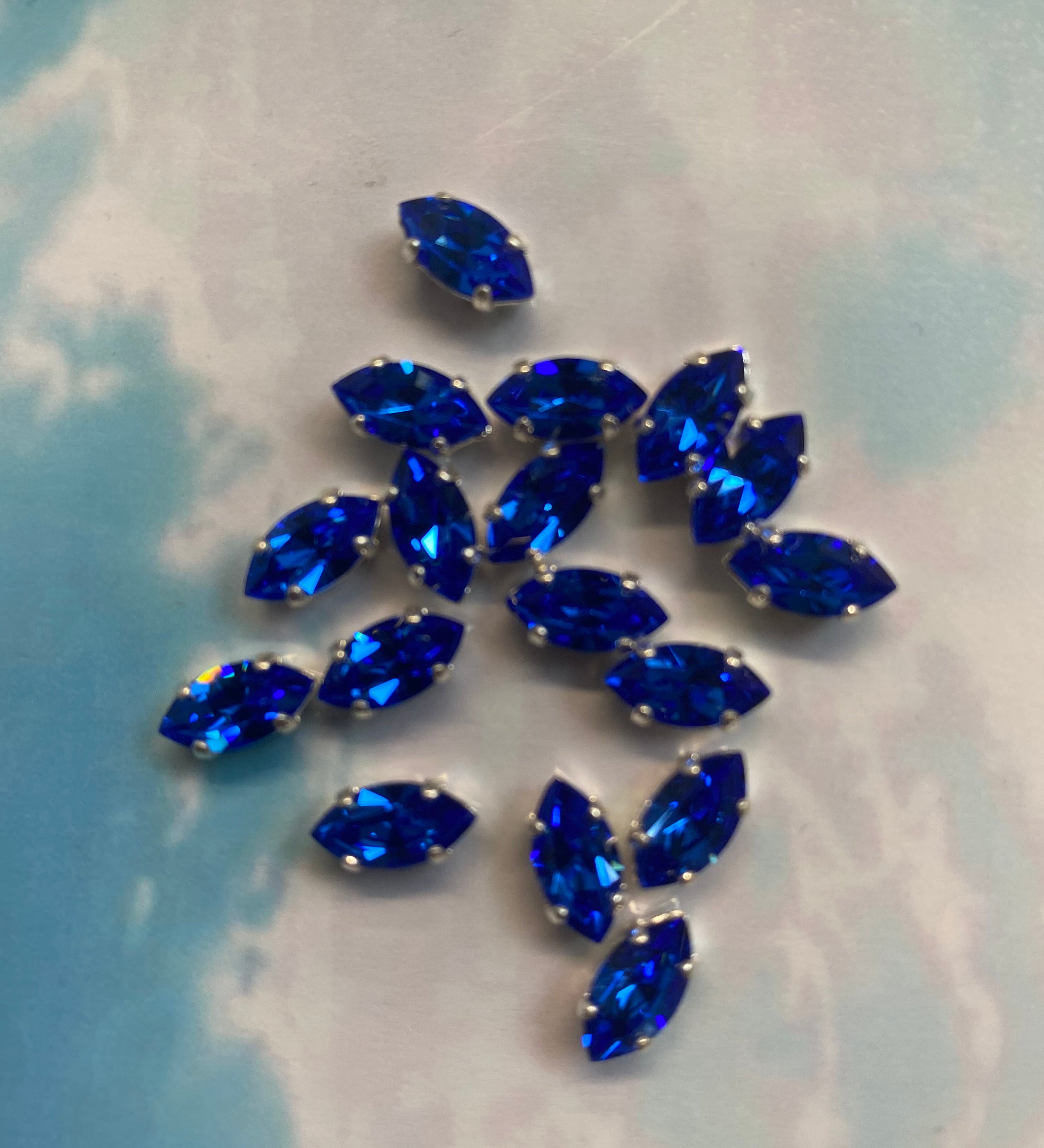 Navette montée 10 x 5 mm - Saphir  (1 pce)