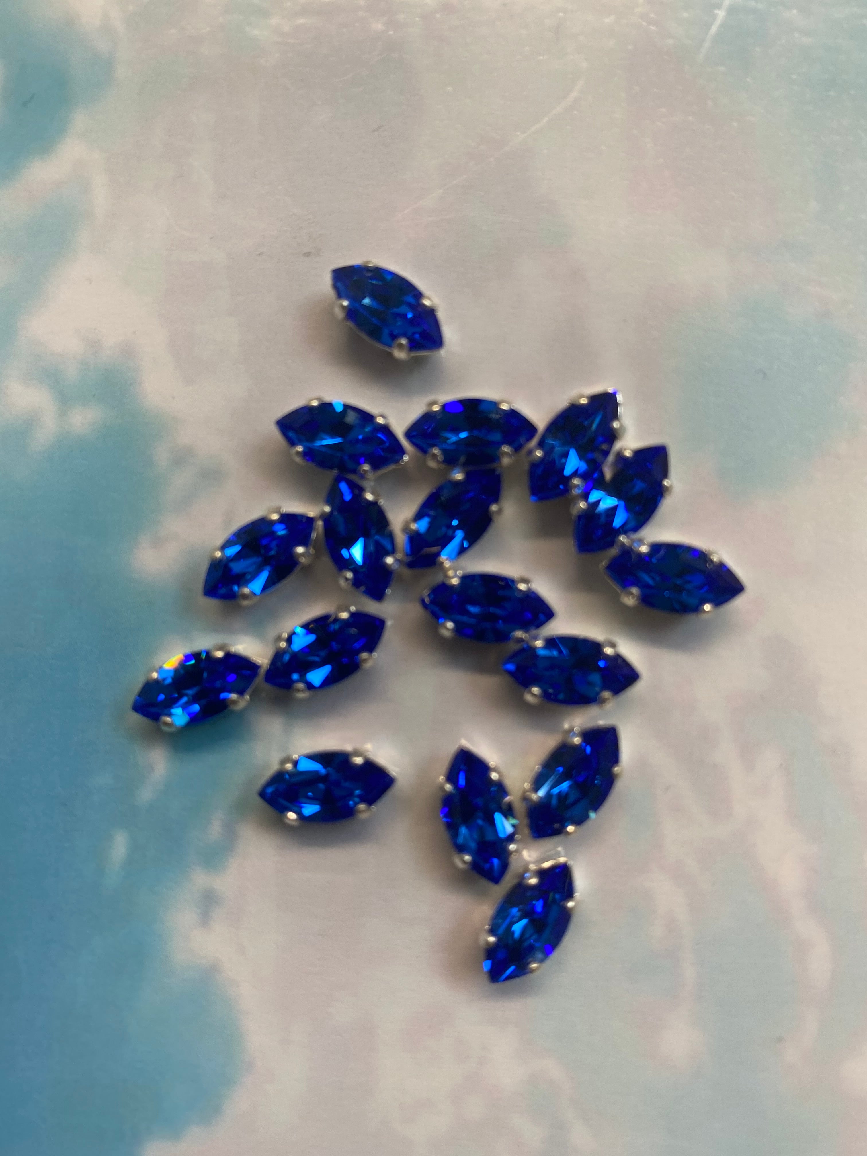 Navette montée 10 x 5 mm - Saphir  (1 pce)
