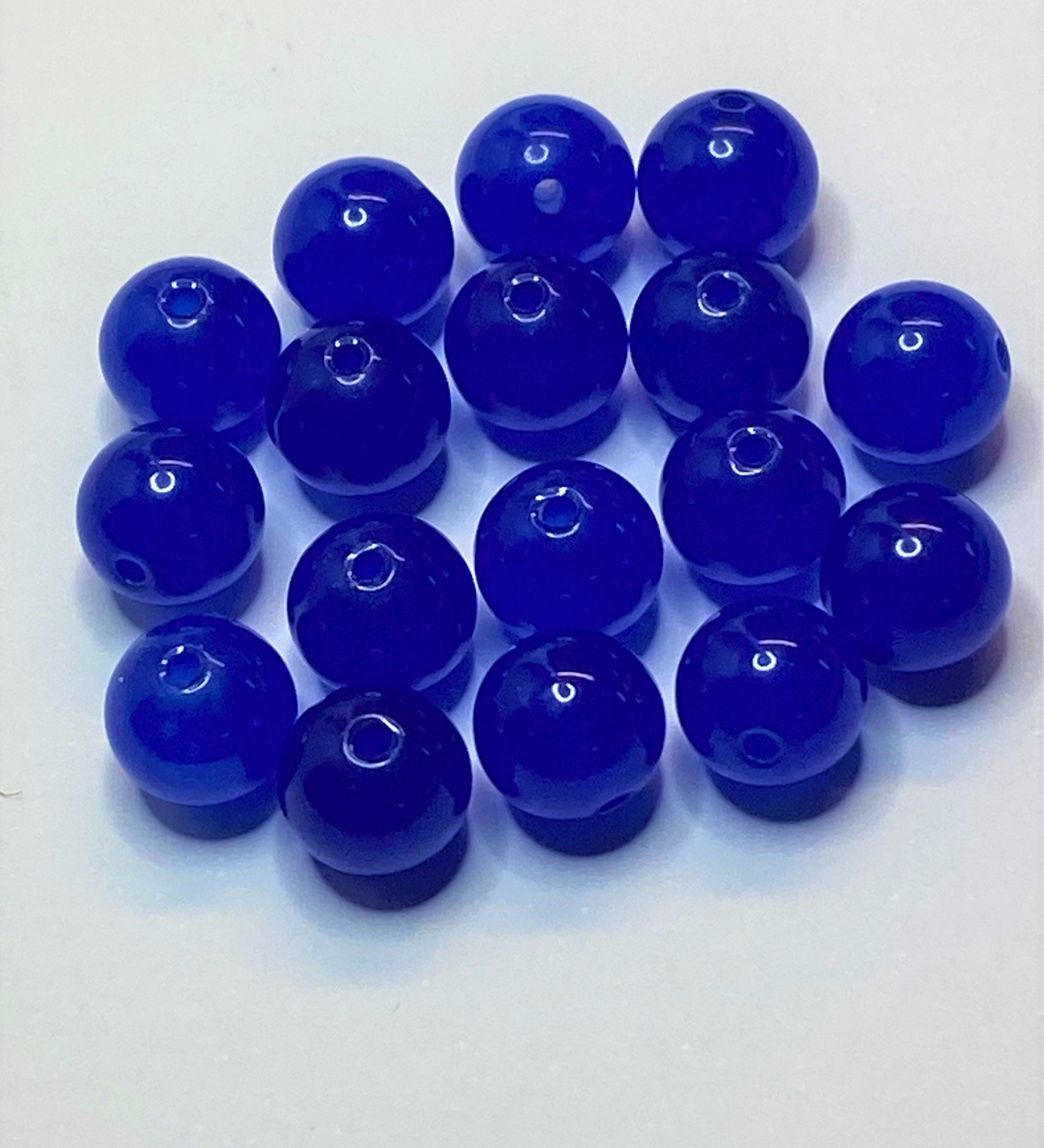 Ronde 8 - Jade blanc naturel, teinte, bleu foncé (10pces) 