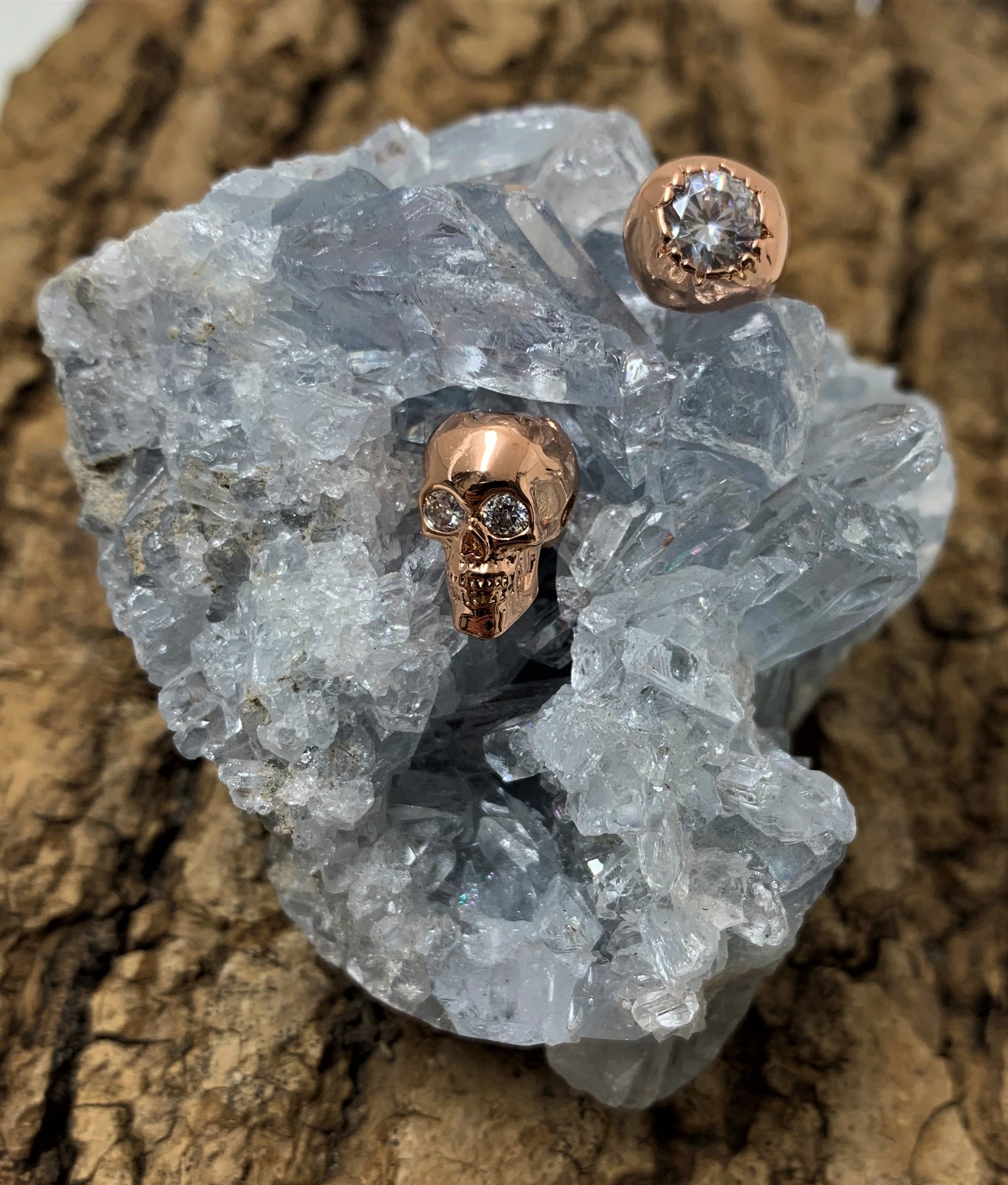 Perle crâne rose avec zircons (1 pce)