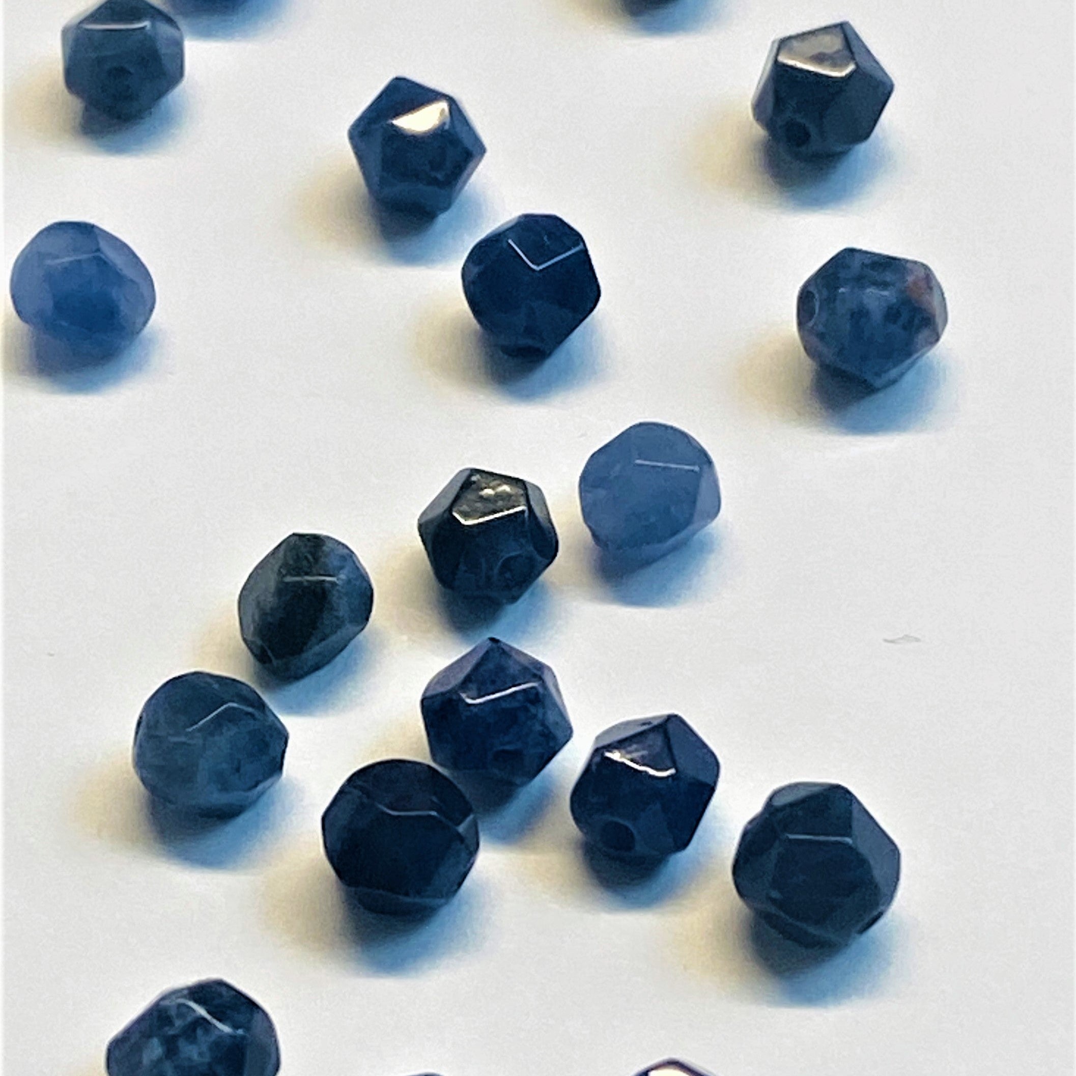 Perles de sodalite naturelle, taillées à facettes - (10 pces)