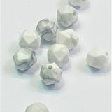 Perles en howlite naturelle, taillées à facettes - (10 pces)
