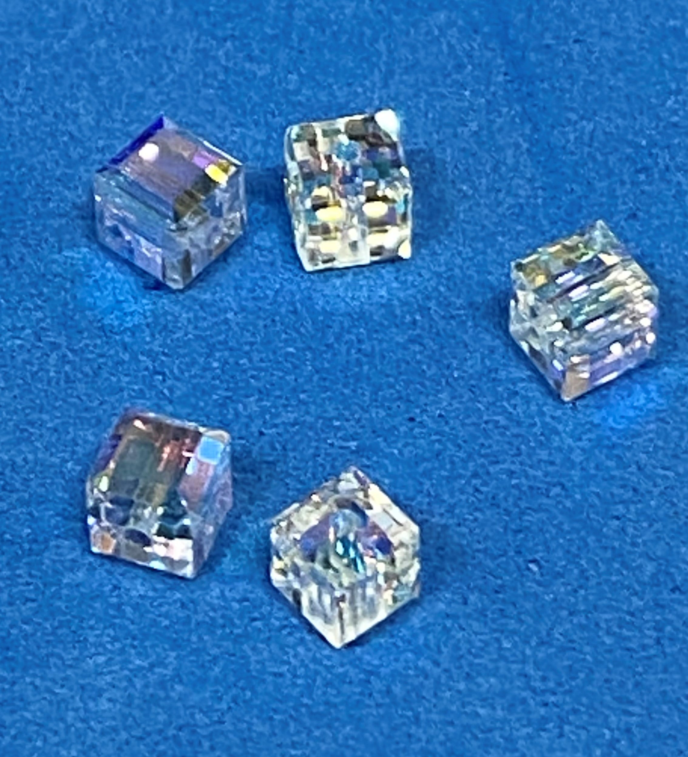 Cube 4 - Crystal AB  4mm ( 5 pces)