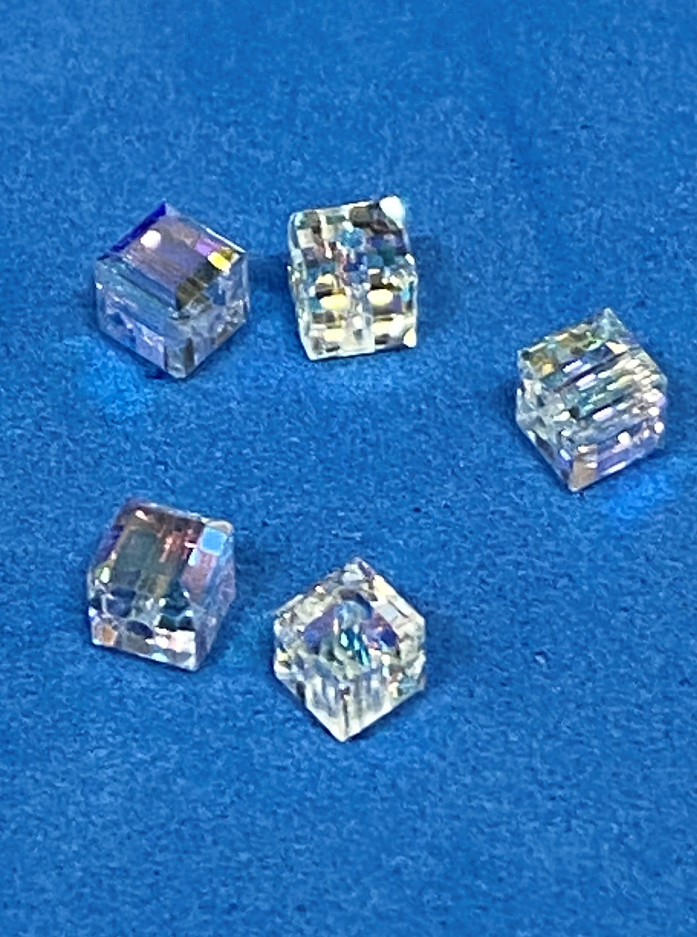 Cube 4 - Crystal AB  4mm ( 5 pces)